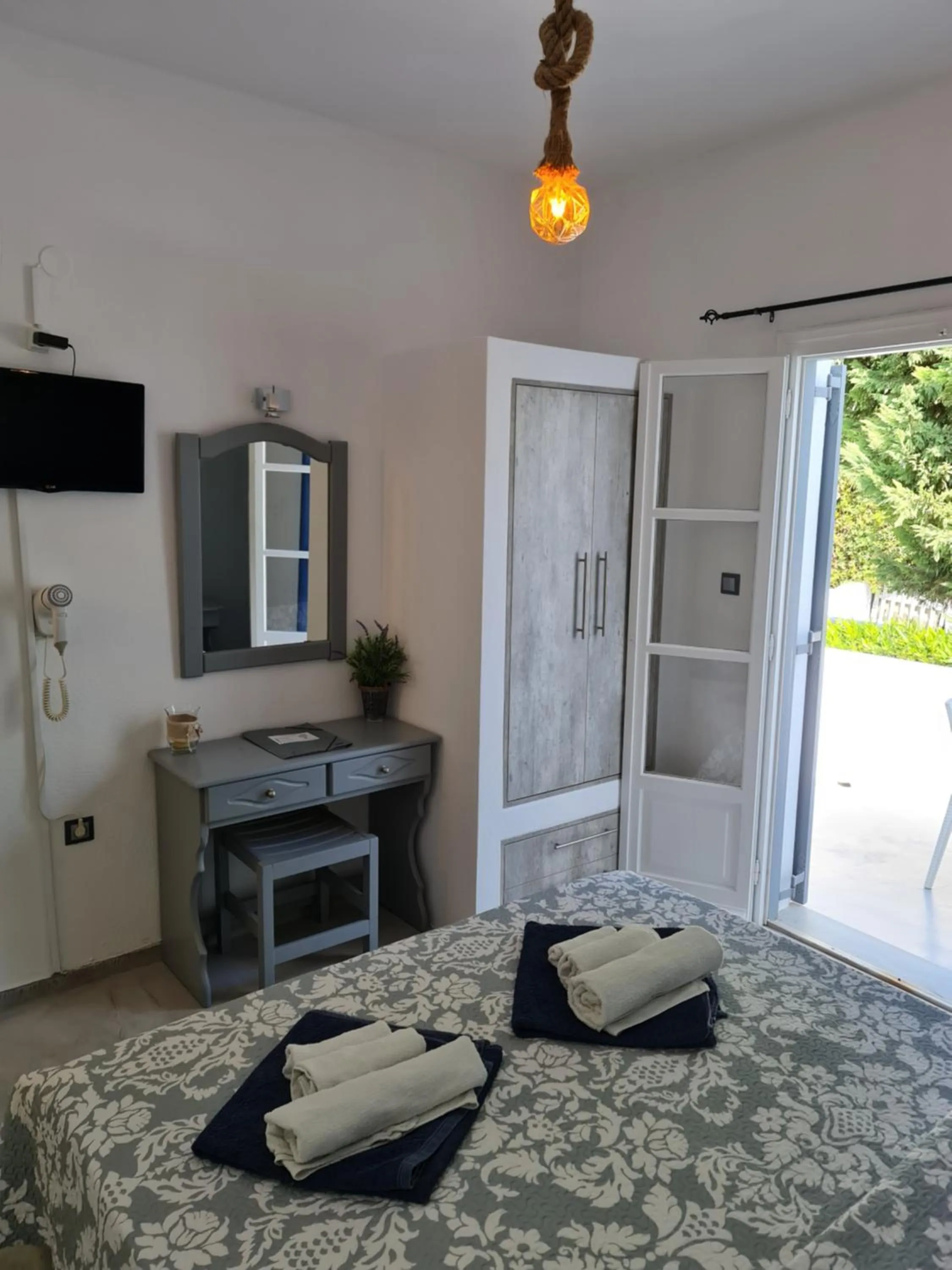 Bedroom, Bed in Zoumis Residence