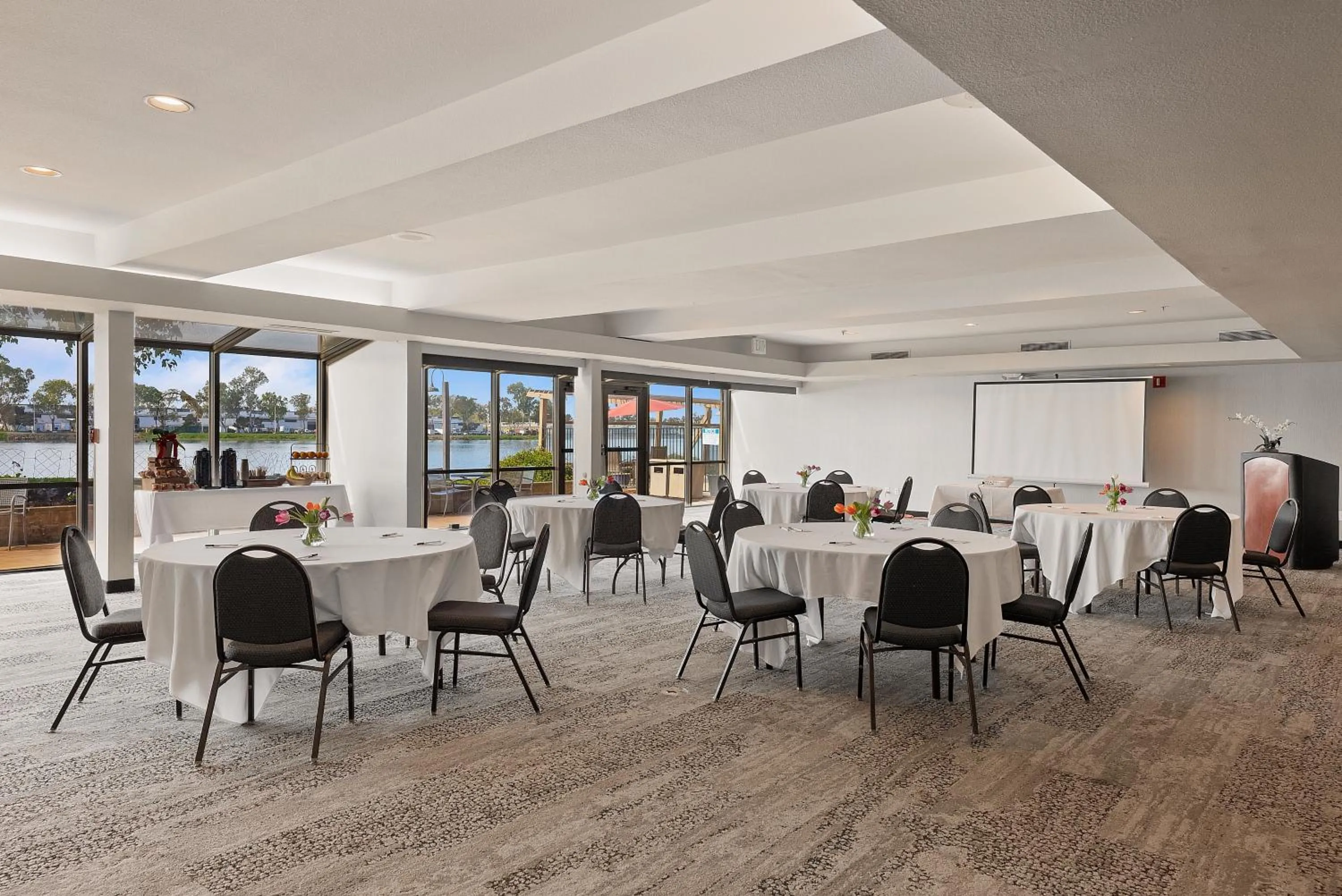 Meeting/conference room in Executive Inn & Suites Oakland