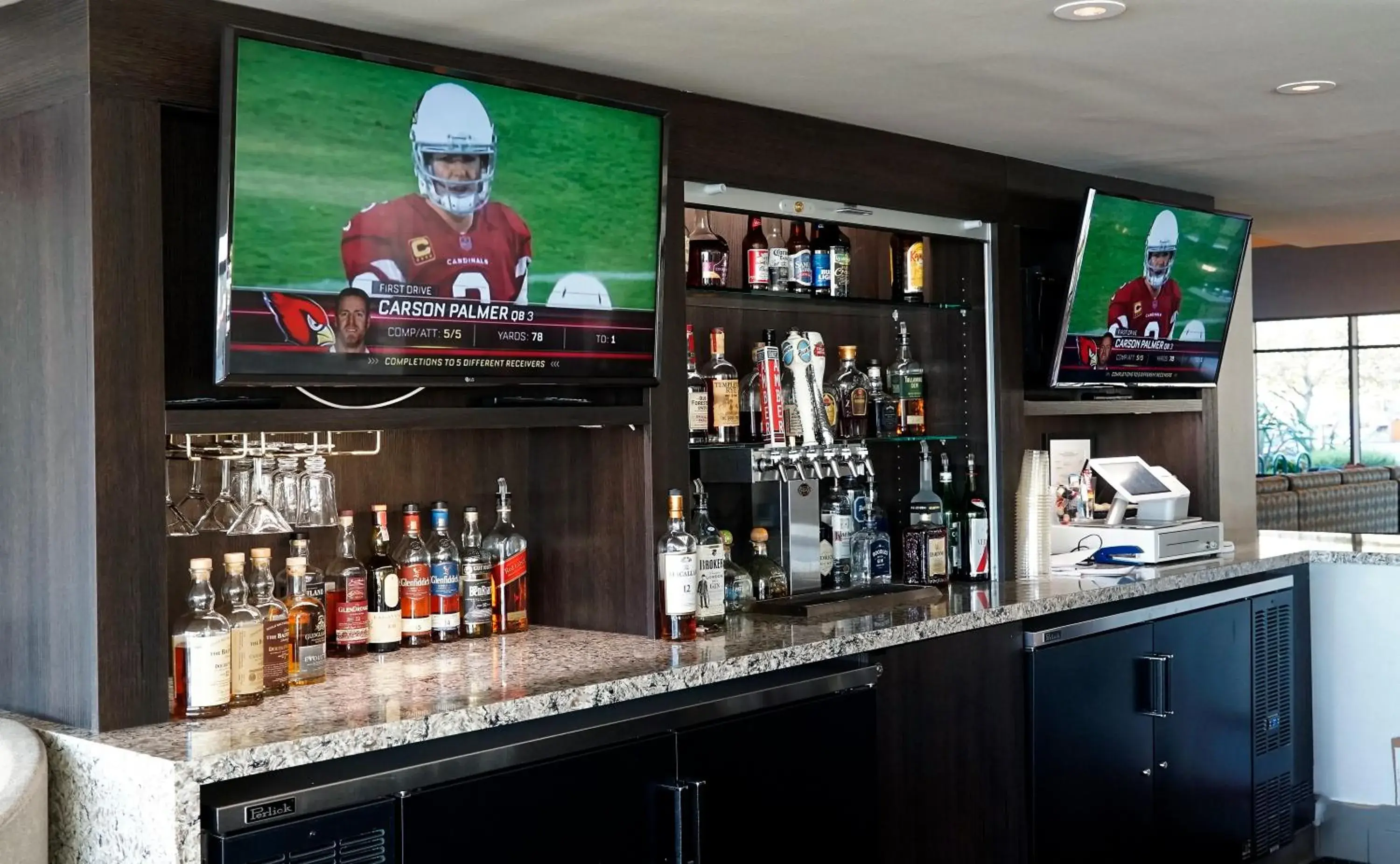 Lounge or bar in Executive Inn & Suites Oakland Lounge or bar in Executive Inn & Suites Oakland