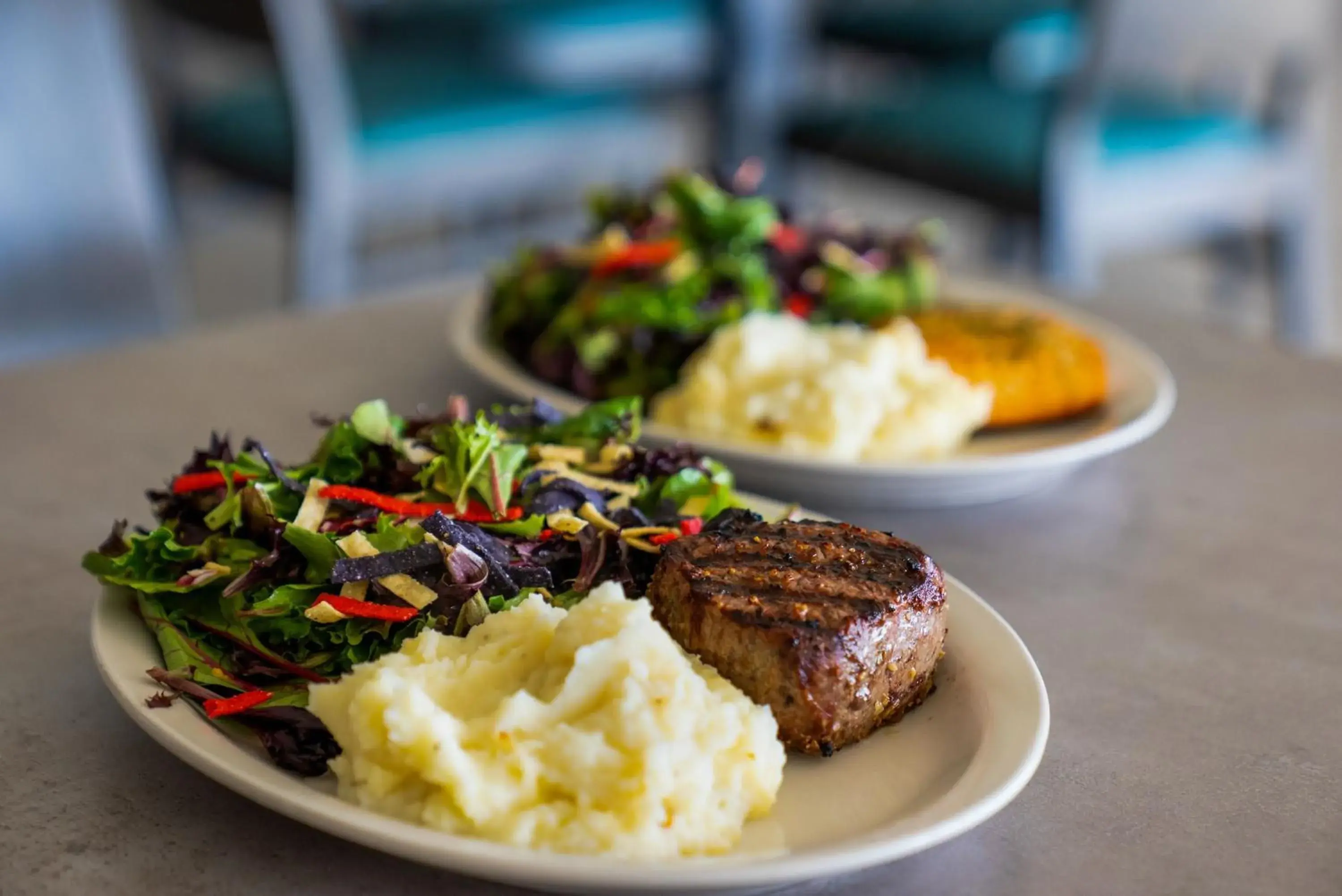 Lounge or bar in Executive Inn & Suites Oakland Lounge or bar in Executive Inn & Suites Oakland