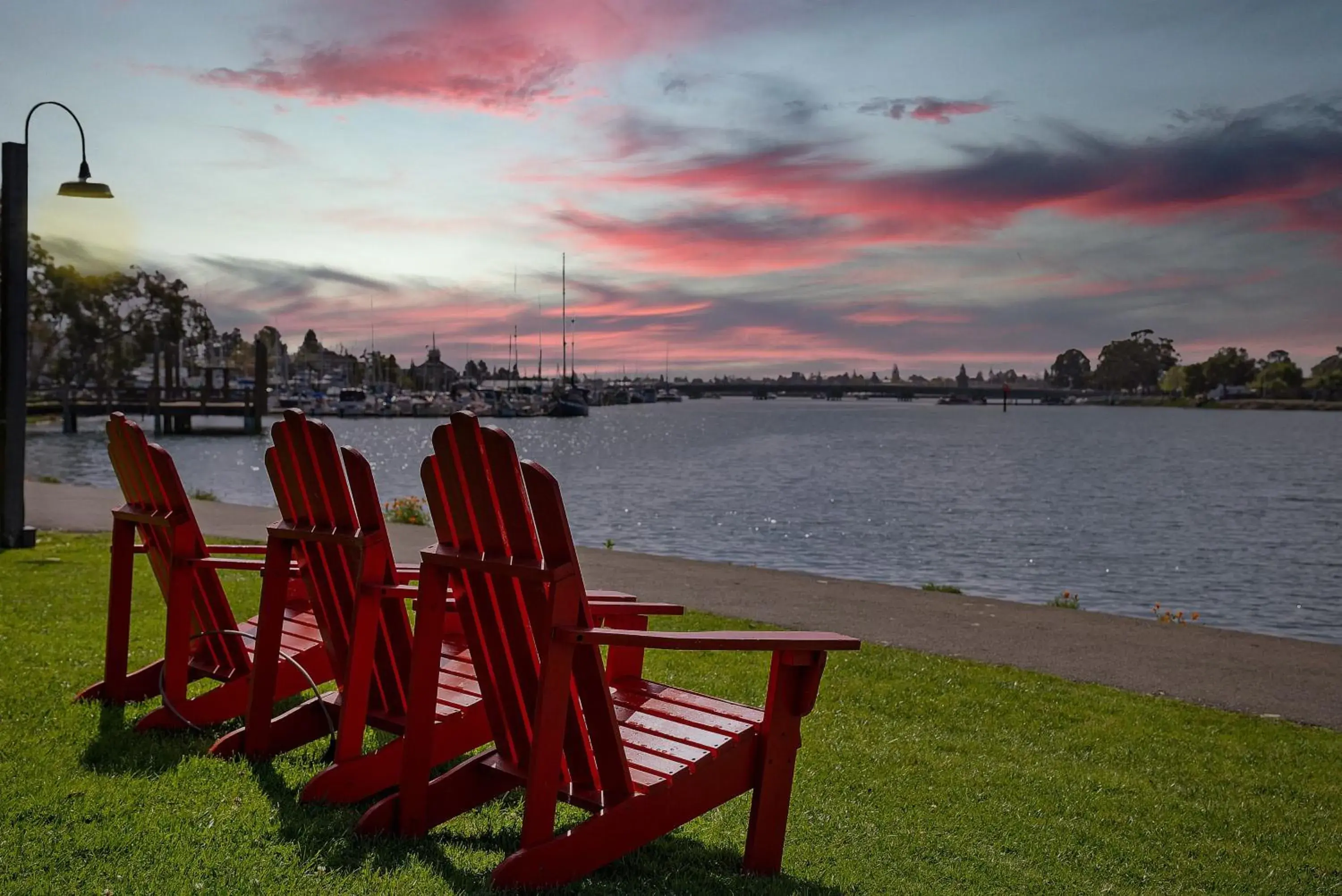 River view in Executive Inn & Suites Oakland River view in Executive Inn & Suites Oakland