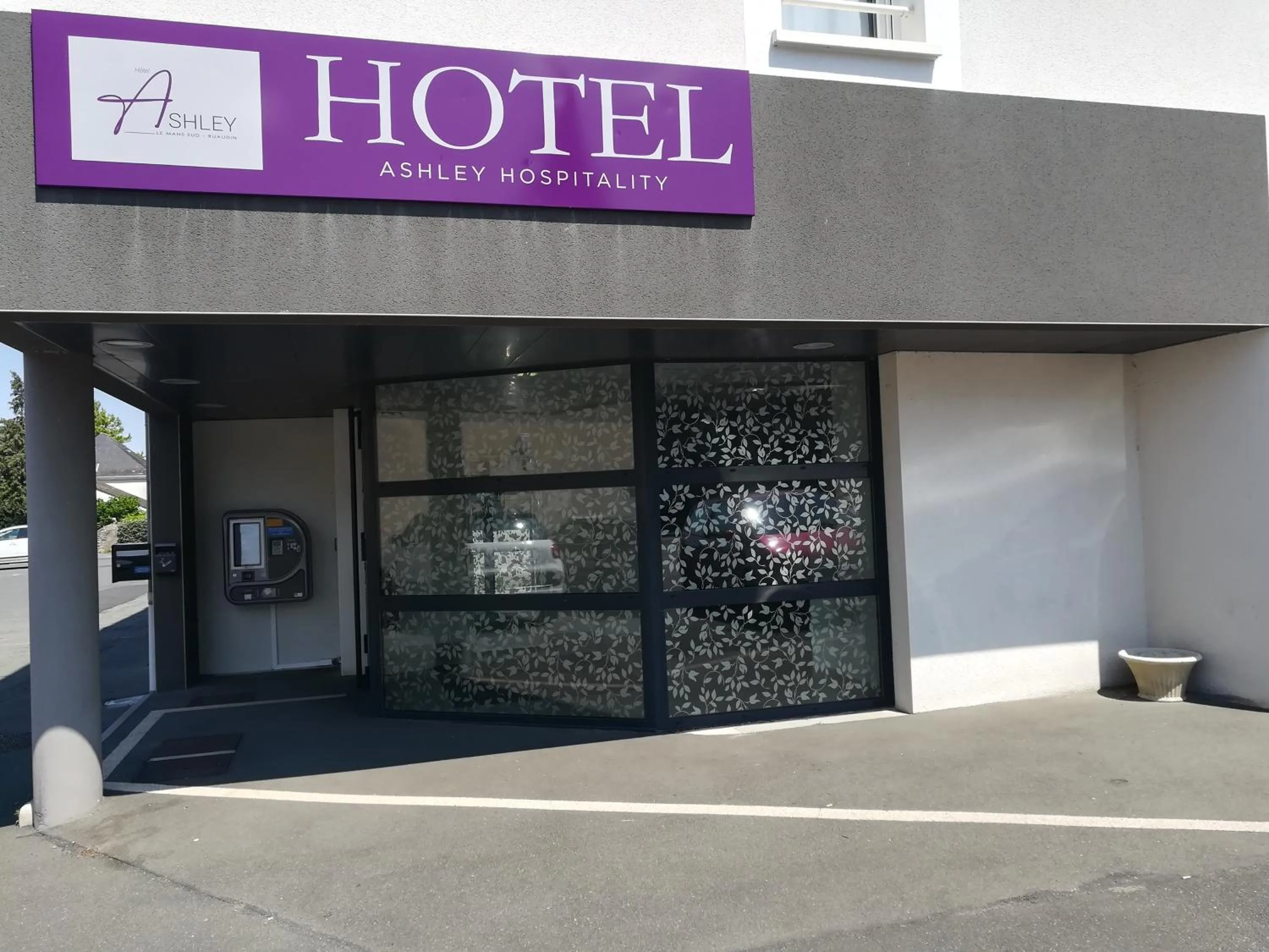 Facade/entrance in Ashley Hotel Le Mans Sud