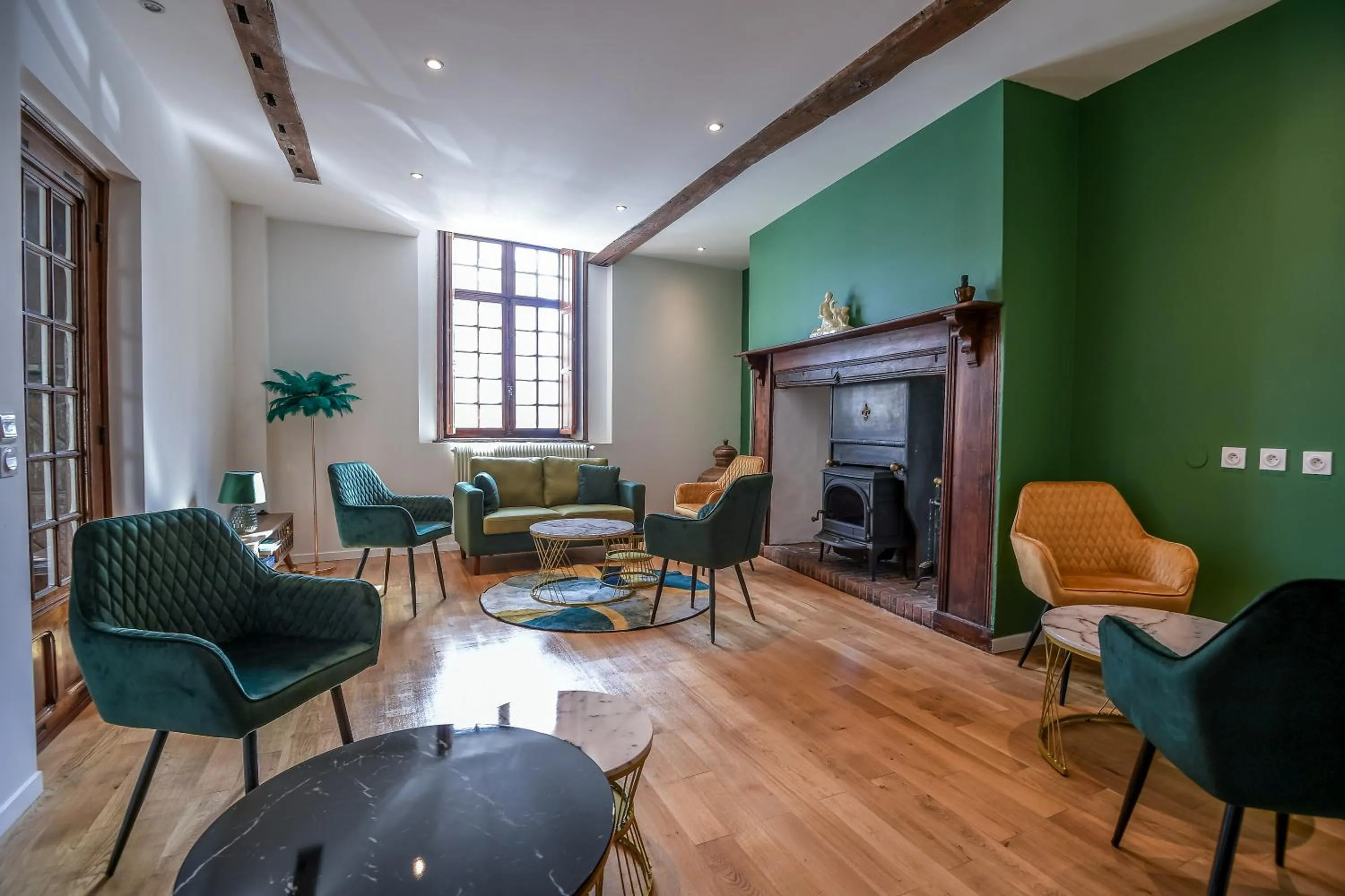 Living room in Le Relais du Beffroi & SPA