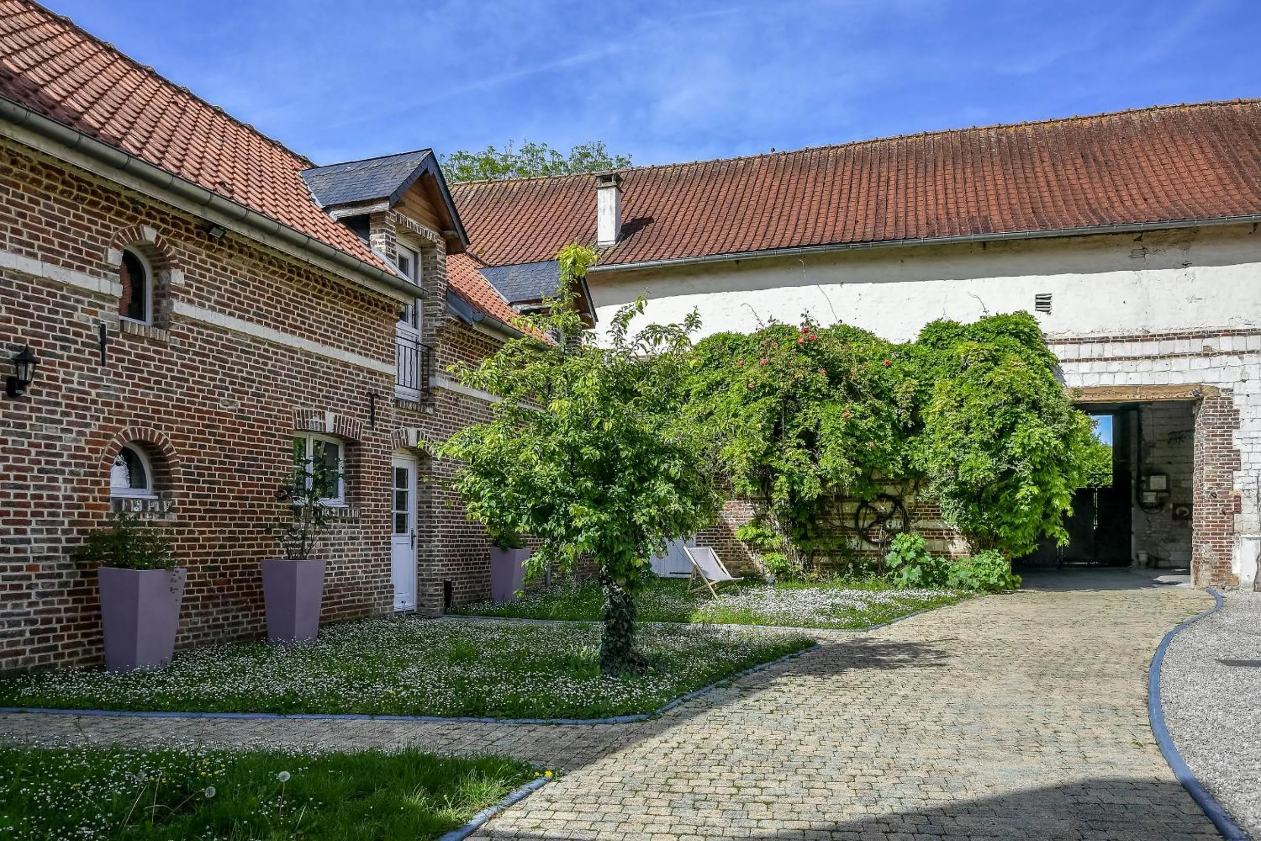 Property building in Le Relais du Beffroi & SPA