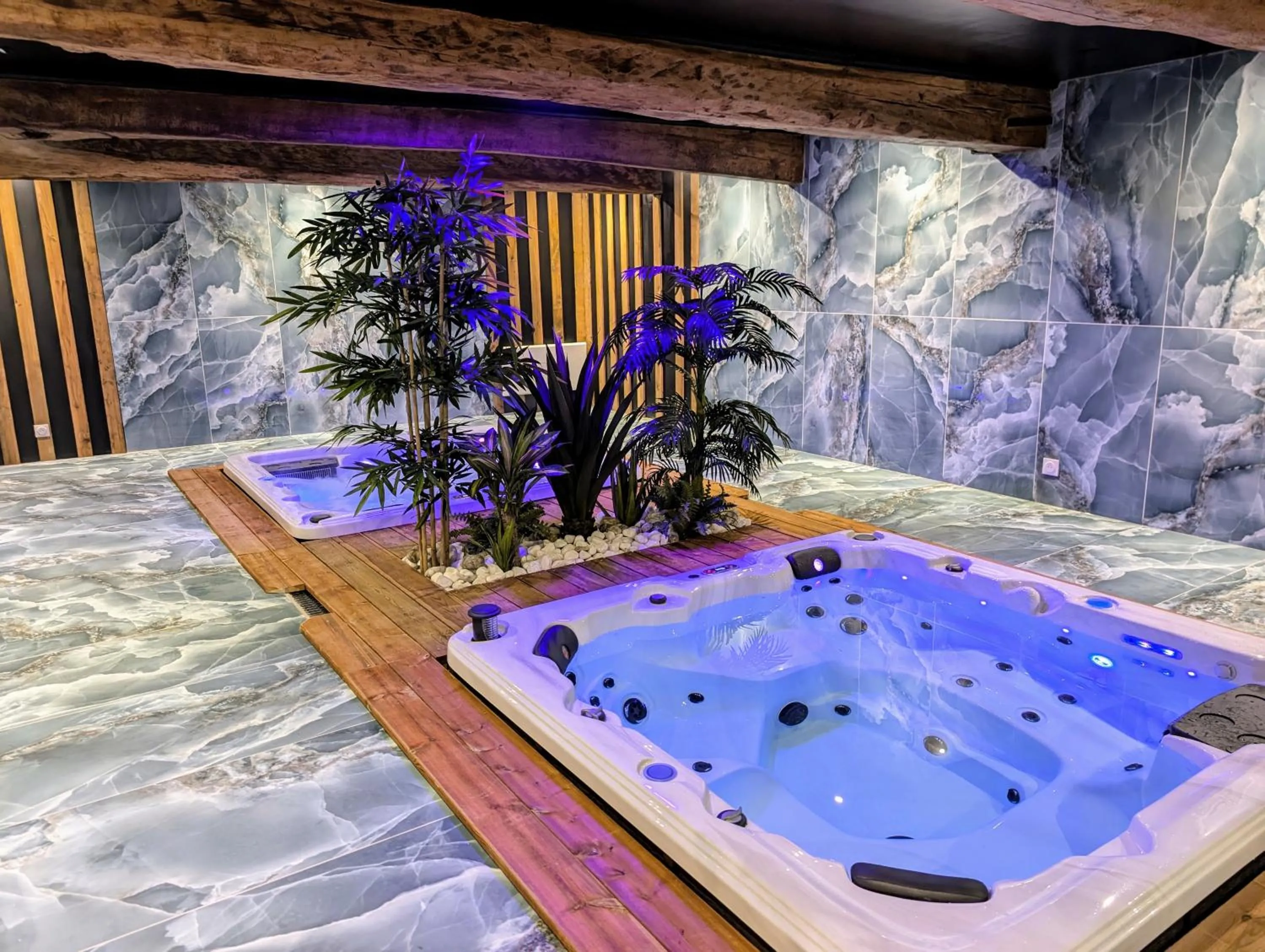 Spa and wellness centre/facilities in Le Relais du Beffroi & SPA