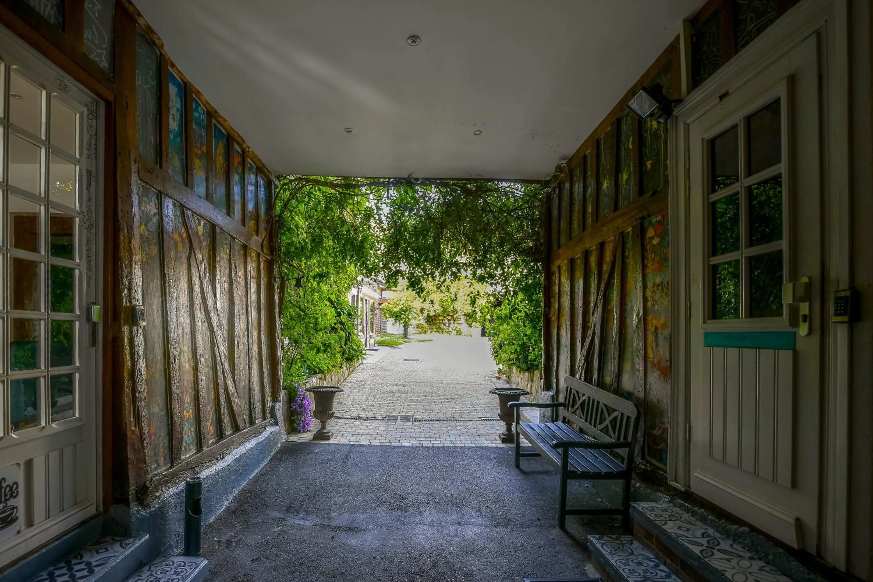 Facade/entrance in Le Relais du Beffroi & SPA