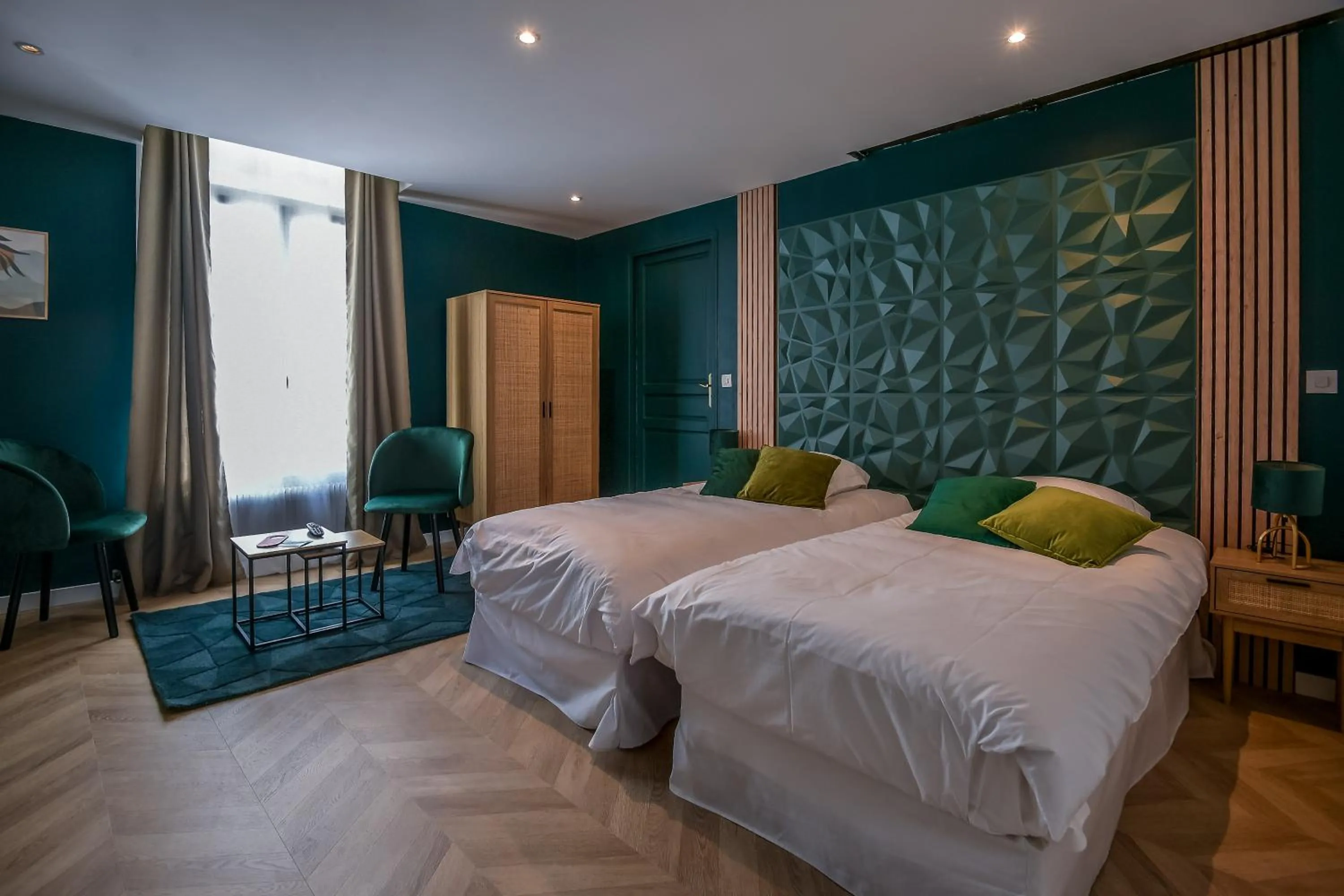 Photo of the whole room, Bed in Le Relais du Beffroi & SPA