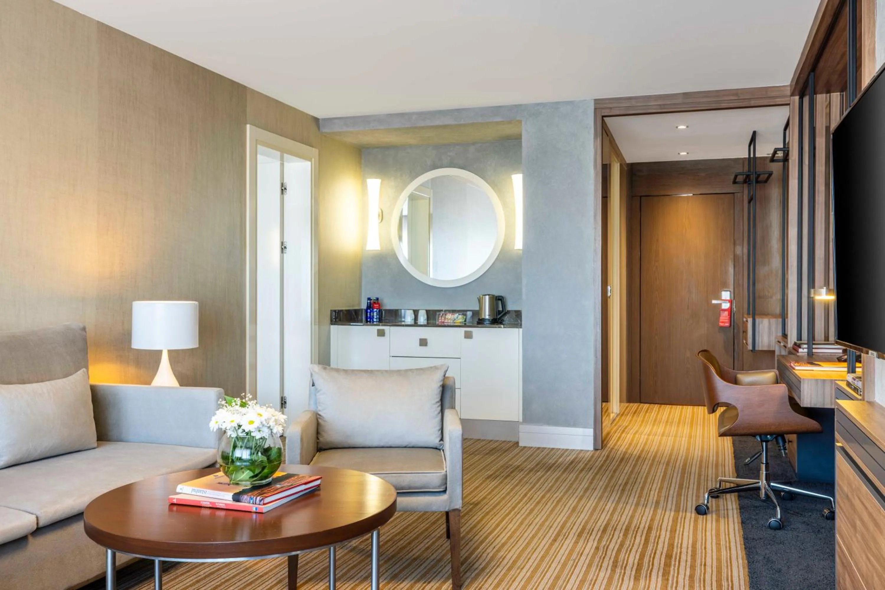 Living room in Ramada Plaza By Wyndham Istanbul Tekstilkent