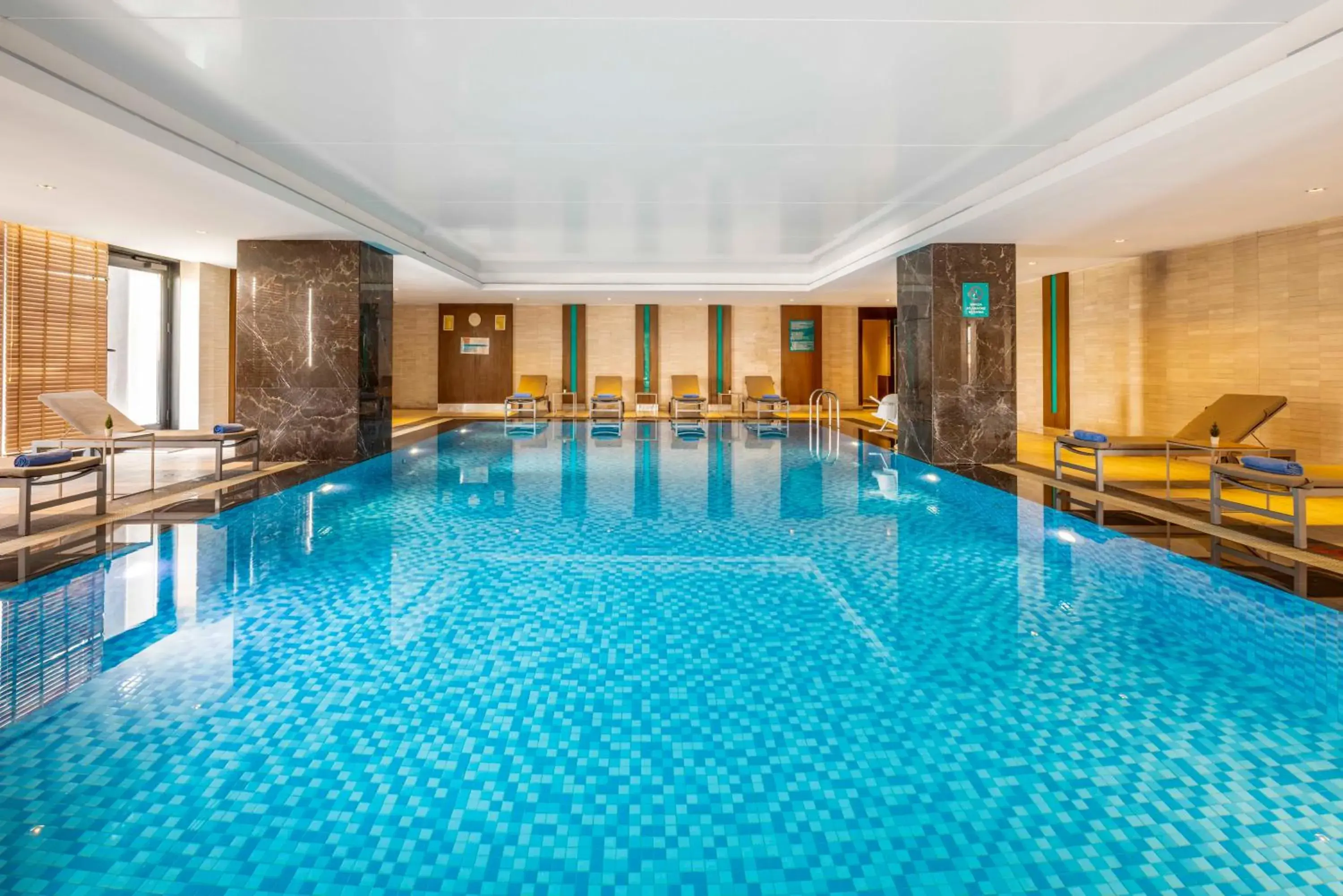 Swimming pool in Ramada Plaza By Wyndham Istanbul Tekstilkent Swimming pool in Ramada Plaza By Wyndham Istanbul Tekstilkent