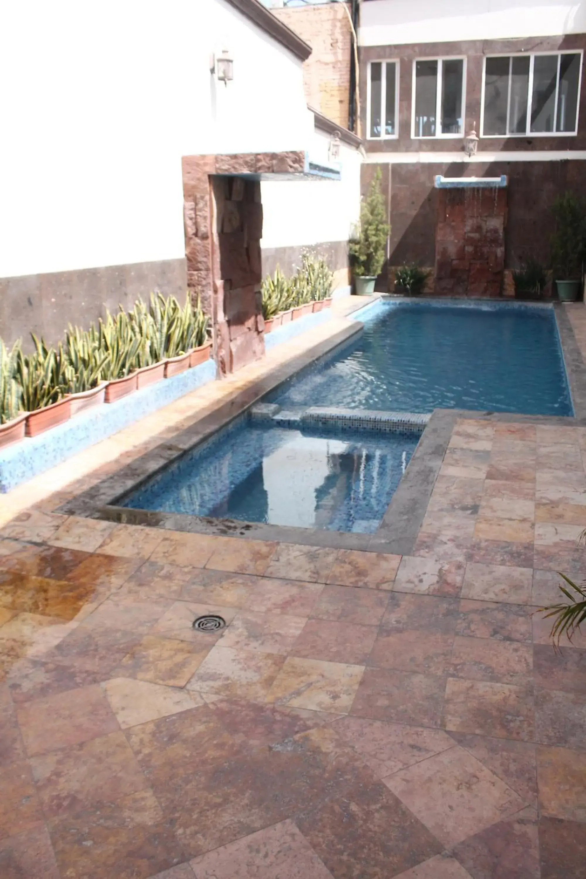 Swimming pool in Hotel Rincon Real Suites Swimming pool in Hotel Rincon Real Suites