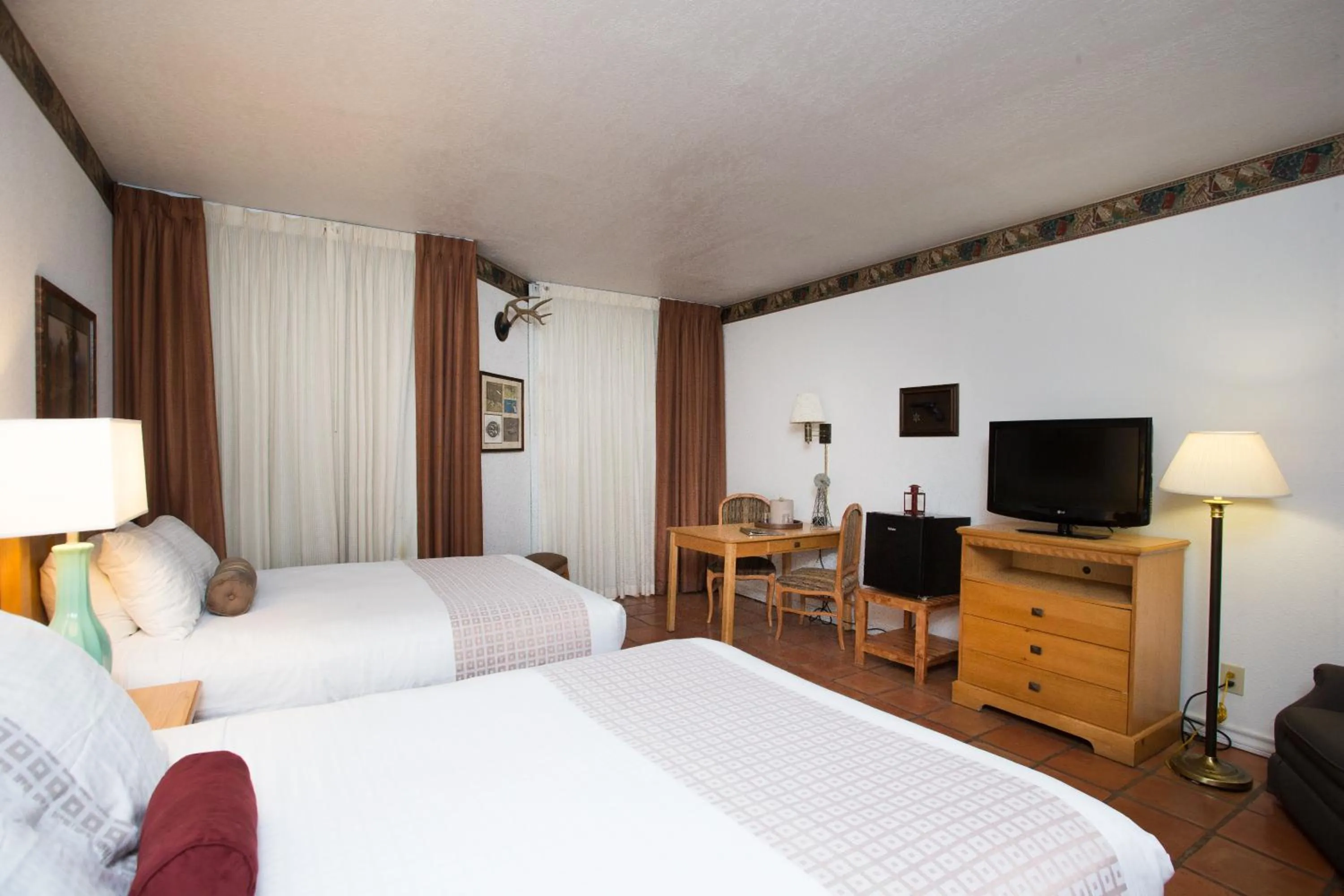 TV and multimedia, Bed in Y O Ranch Hotel and Conference Center