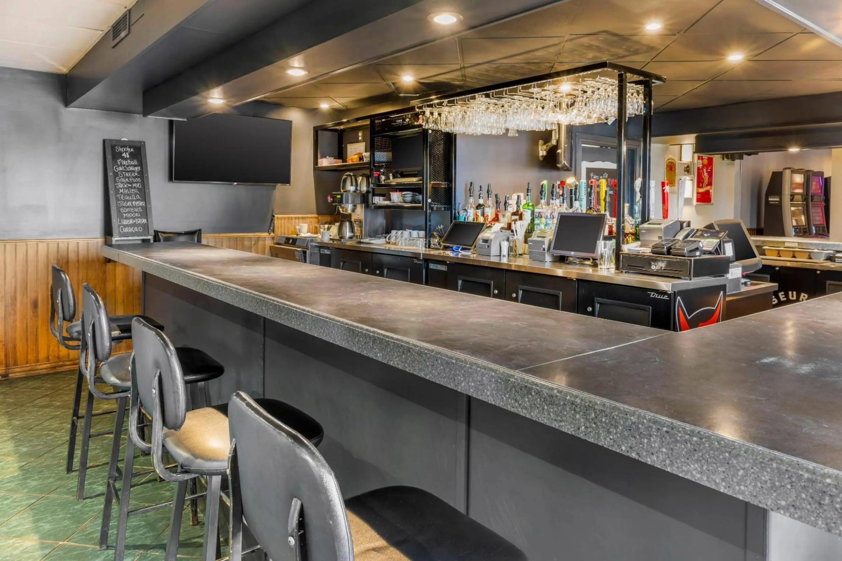 Lounge or bar in Rodeway Inn