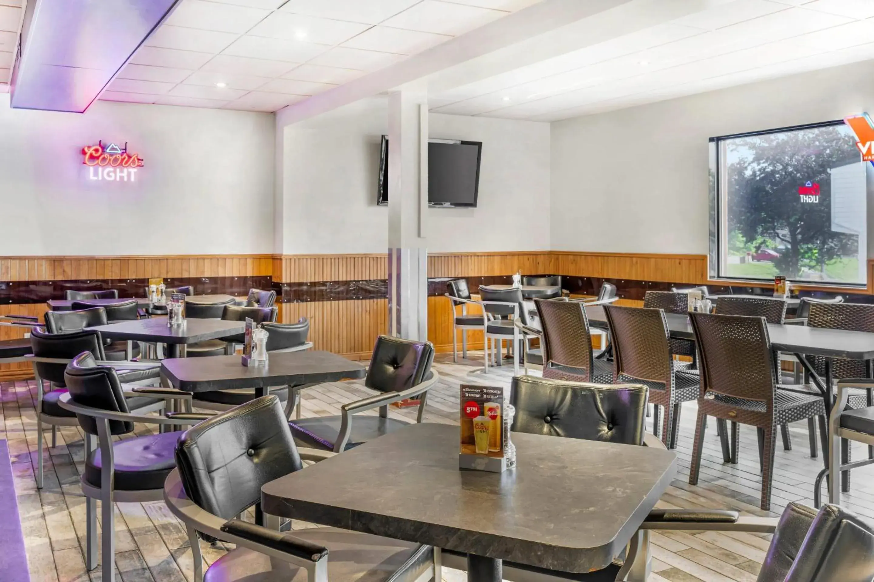 Lounge or bar in Rodeway Inn Lounge or bar in Rodeway Inn