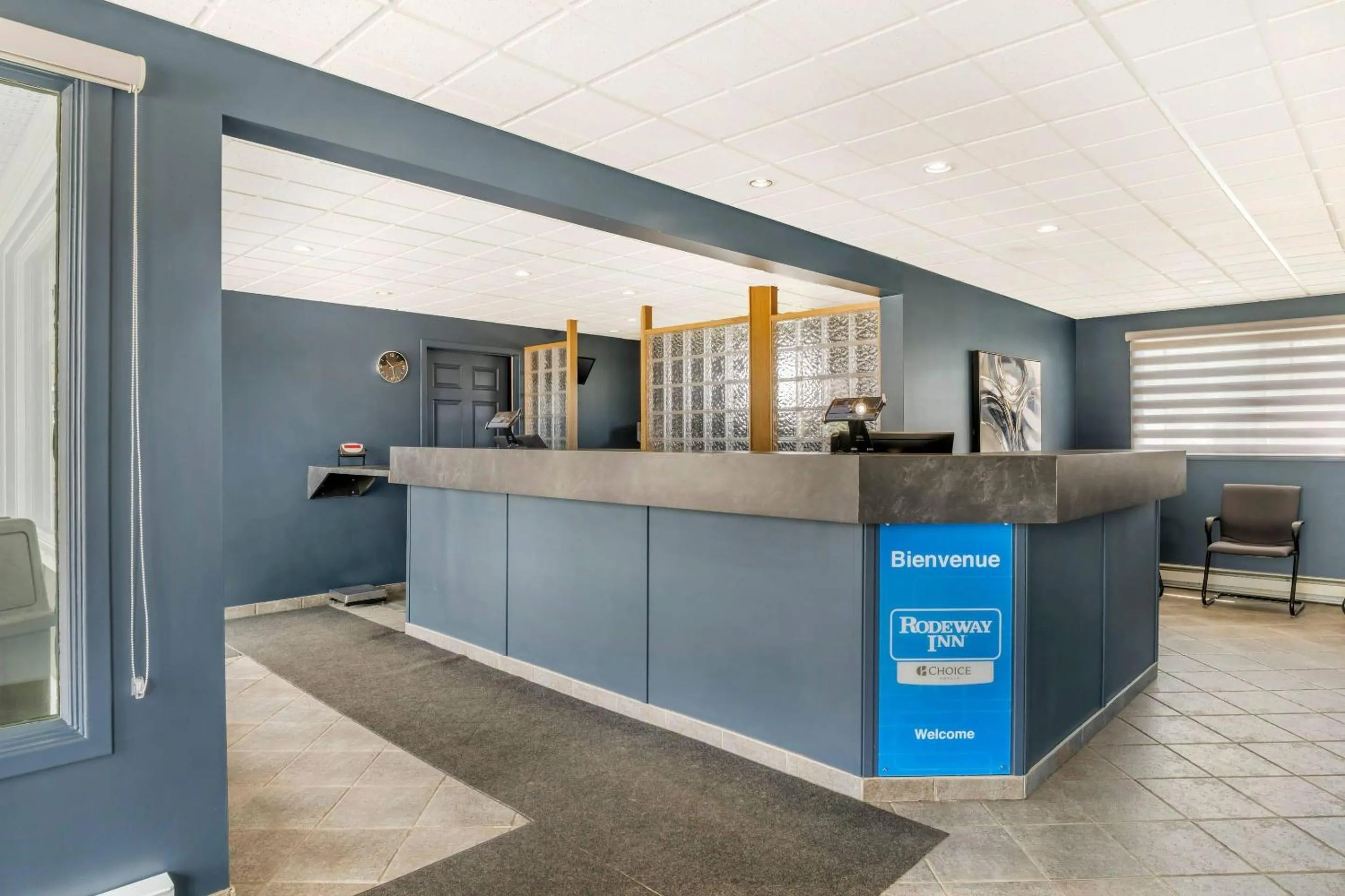Lobby or reception in Rodeway Inn