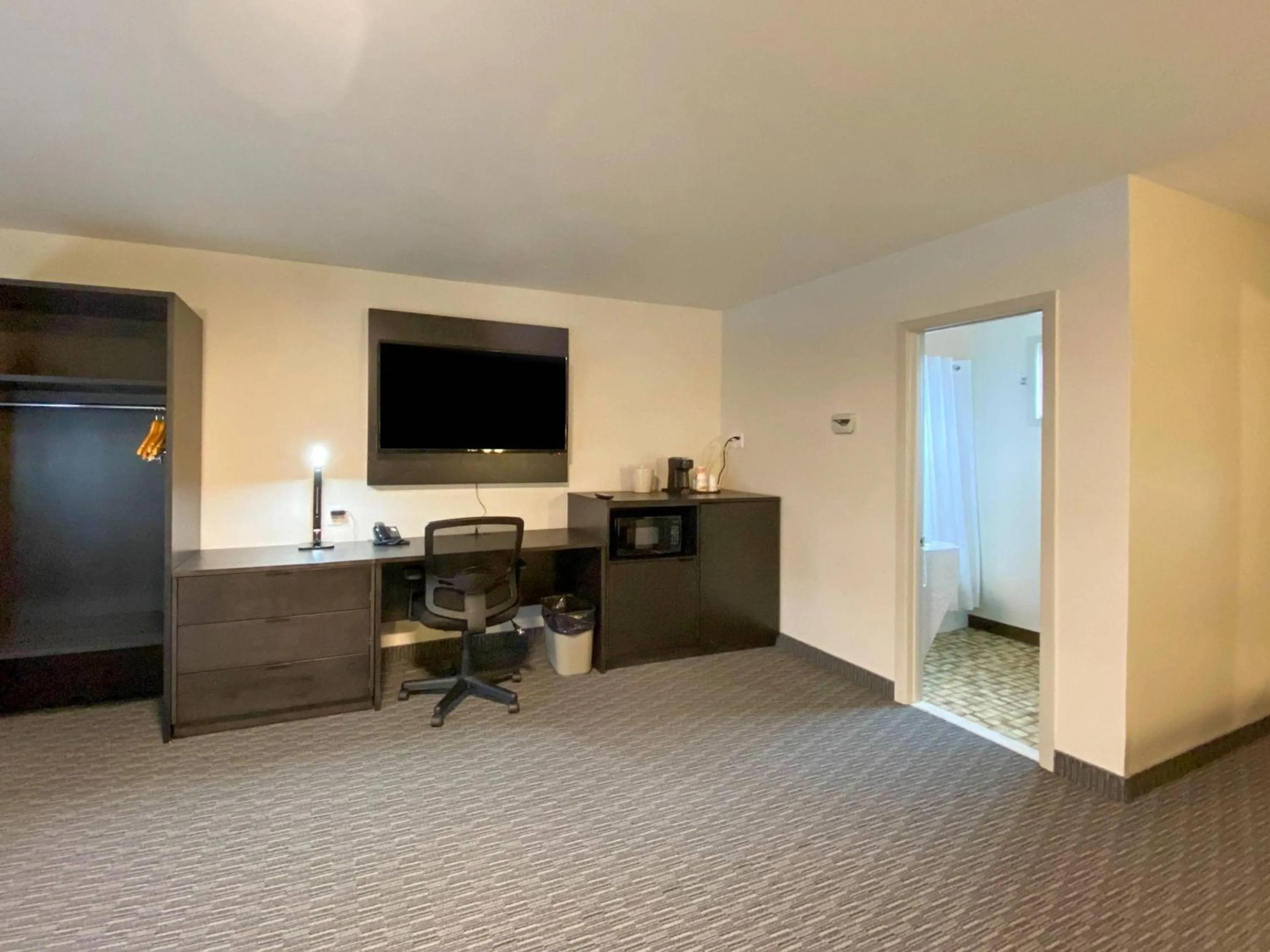 Bedroom in Rodeway Inn