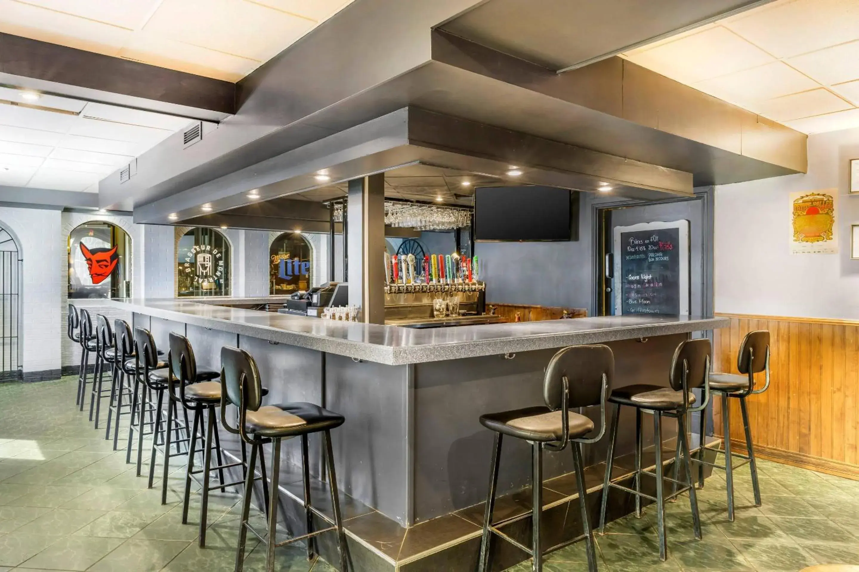 Lounge or bar in Rodeway Inn Lounge or bar in Rodeway Inn