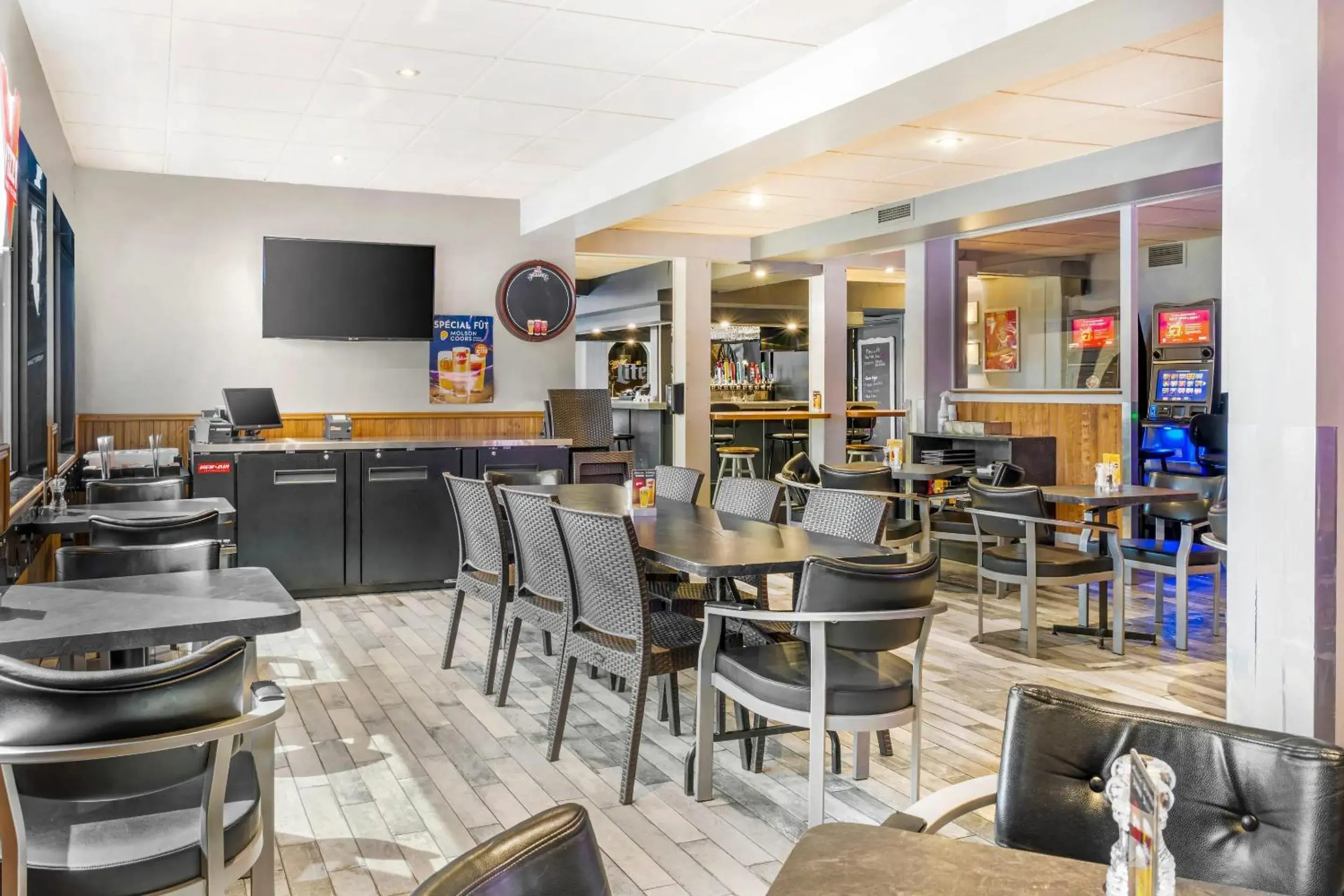 Lounge or bar in Rodeway Inn Lounge or bar in Rodeway Inn