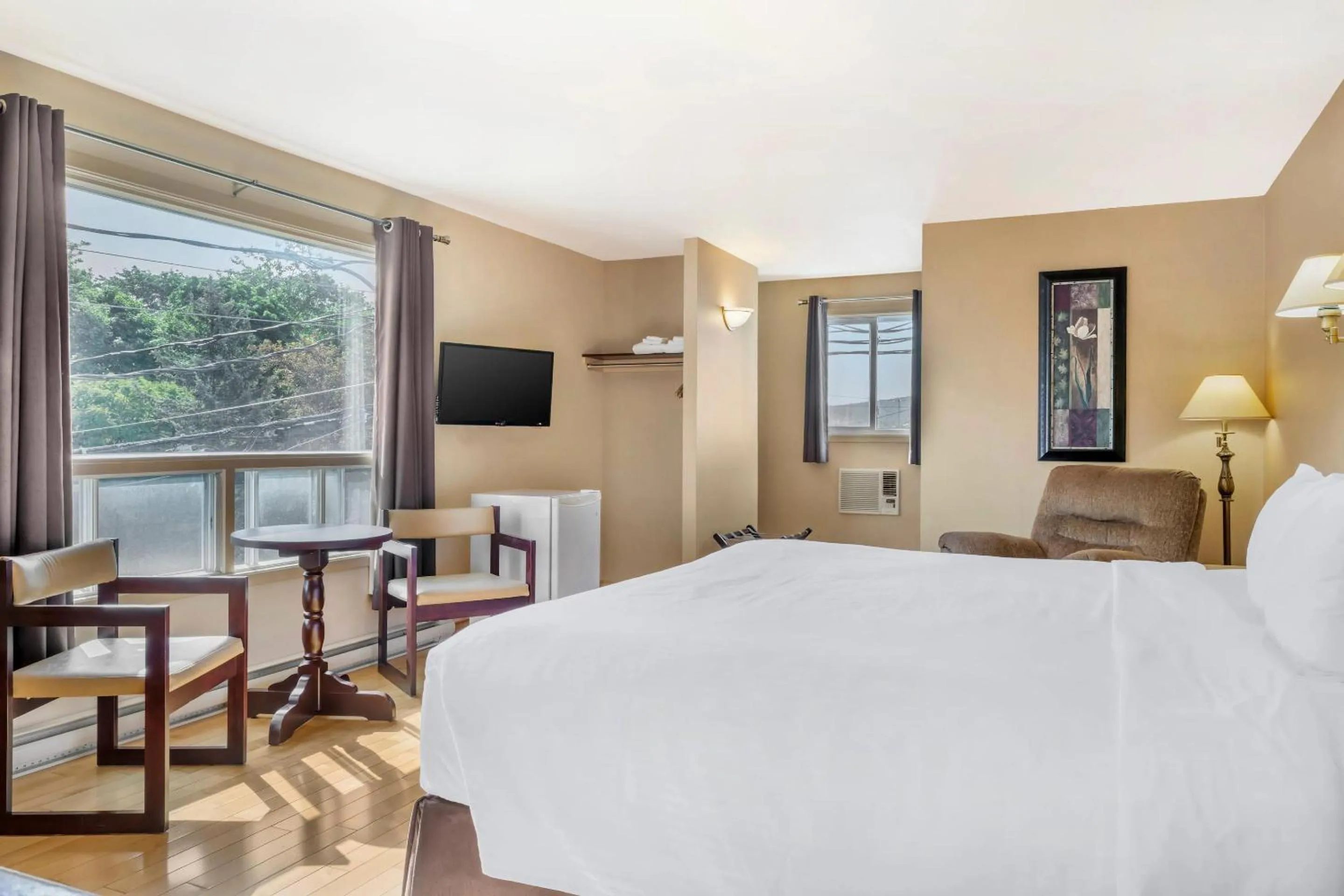 Bedroom, Bed in Rodeway Inn