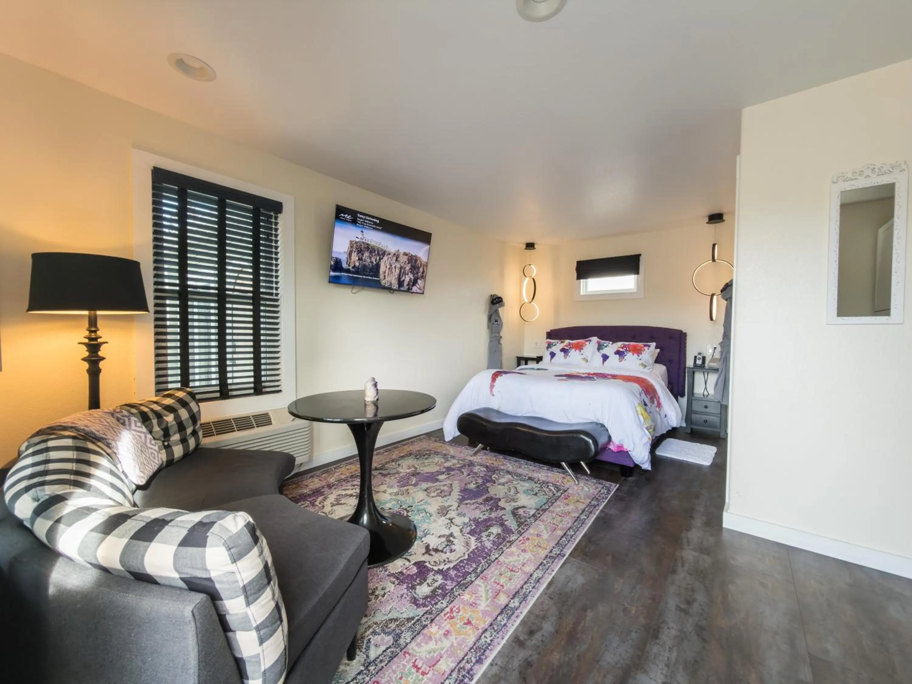 Photo of the whole room, Bed in EO Bungalows, Black Hills