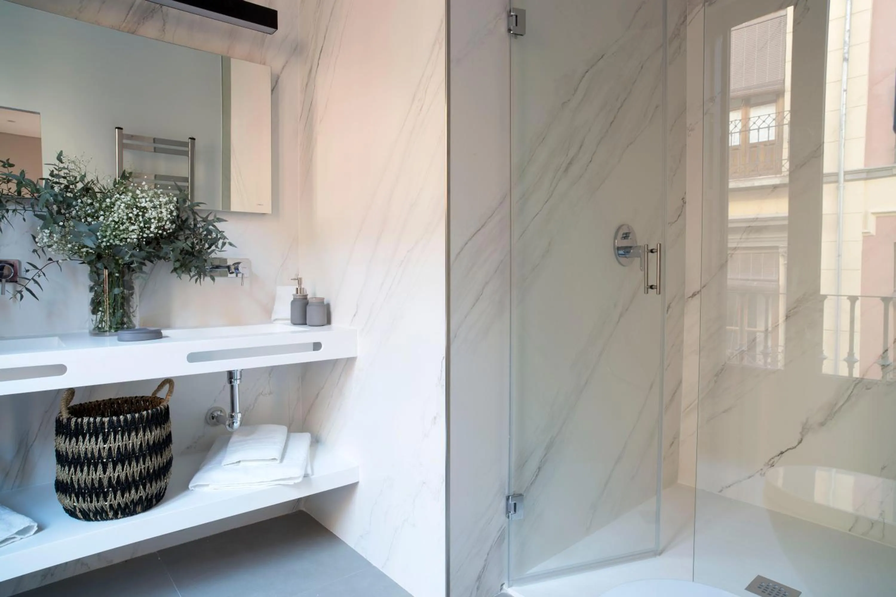 Shower in U-Sense Granada Catedral