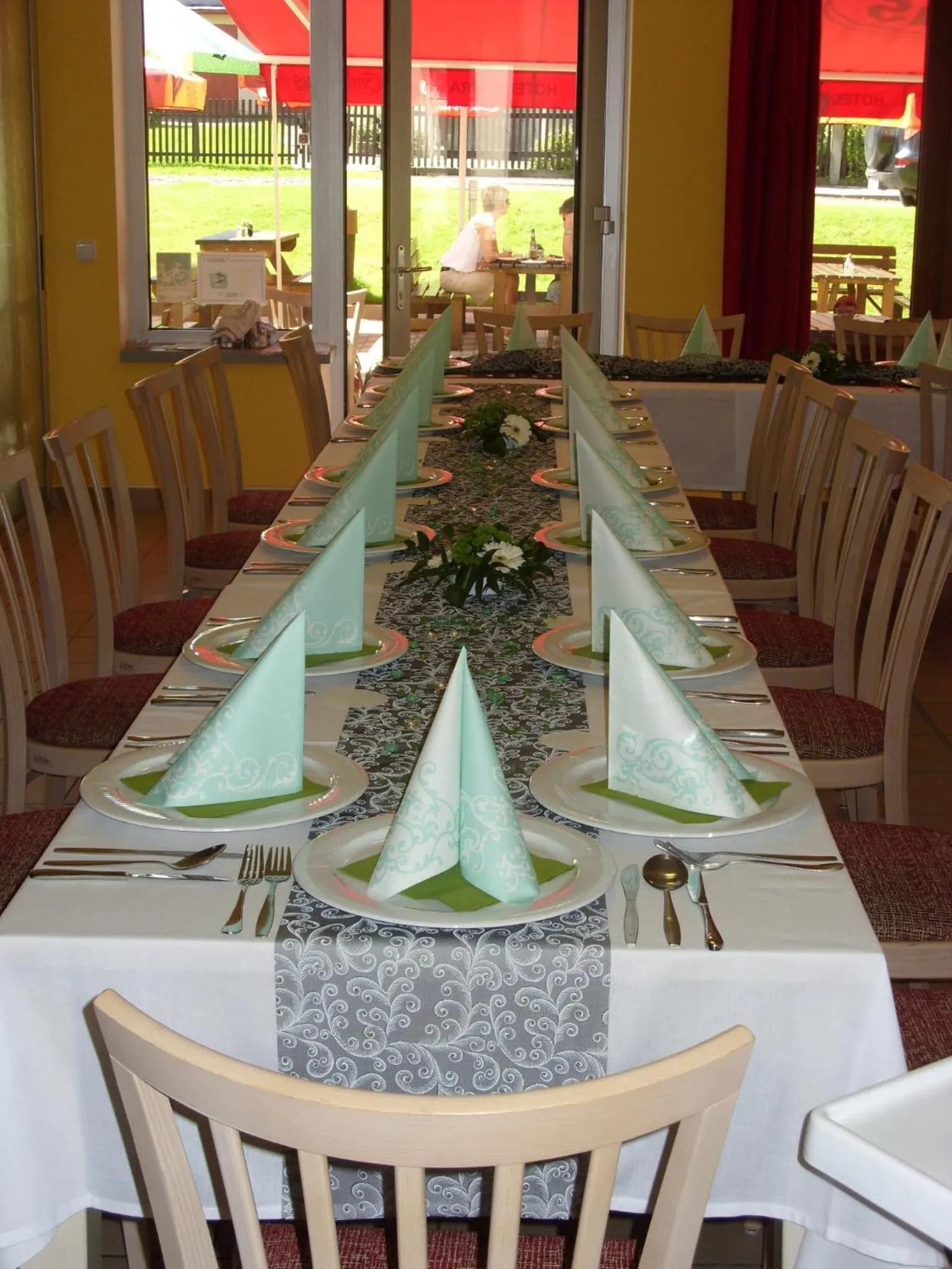 Restaurant/places to eat in Hotel Petra