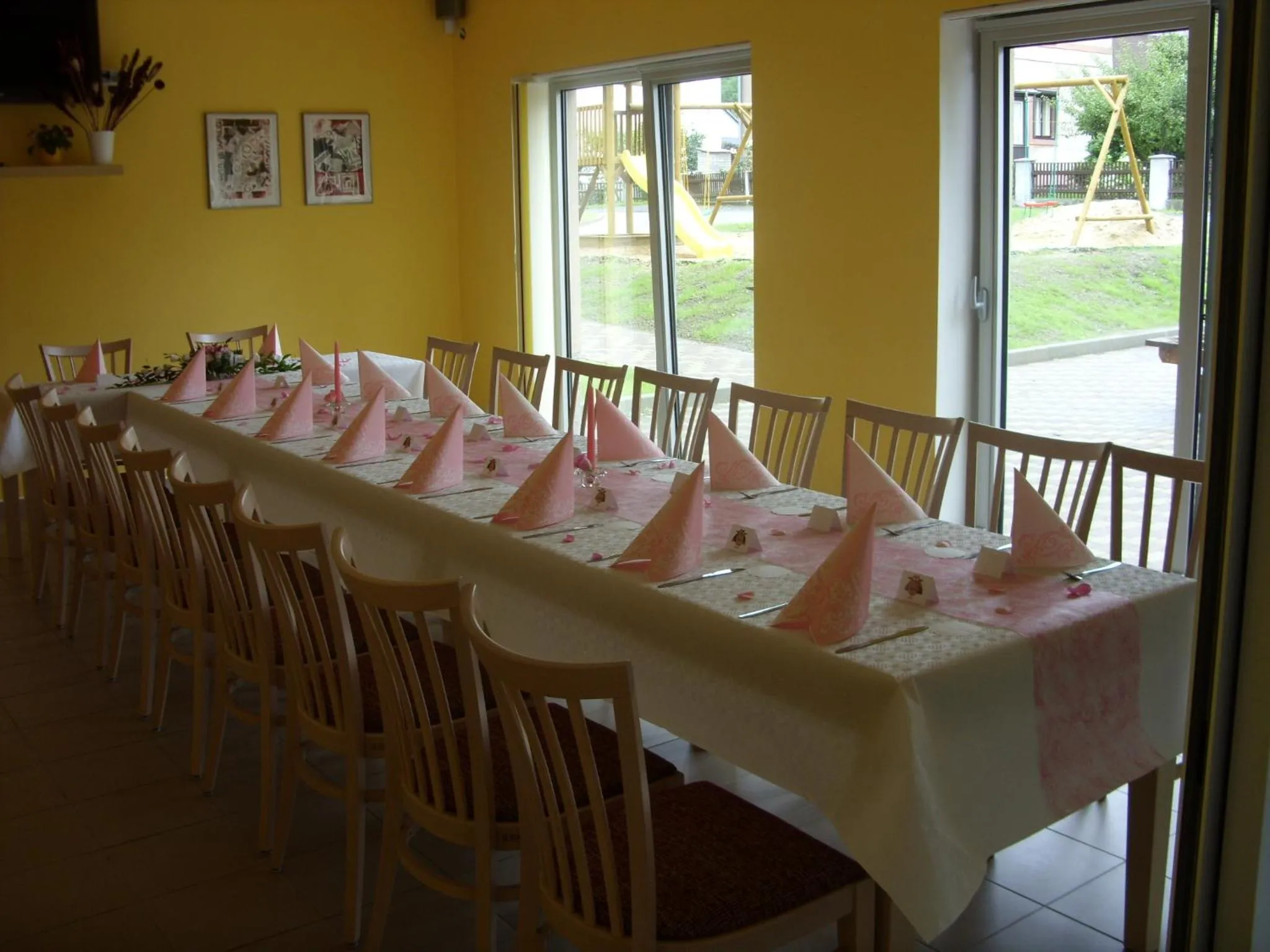 Restaurant/places to eat in Hotel Petra