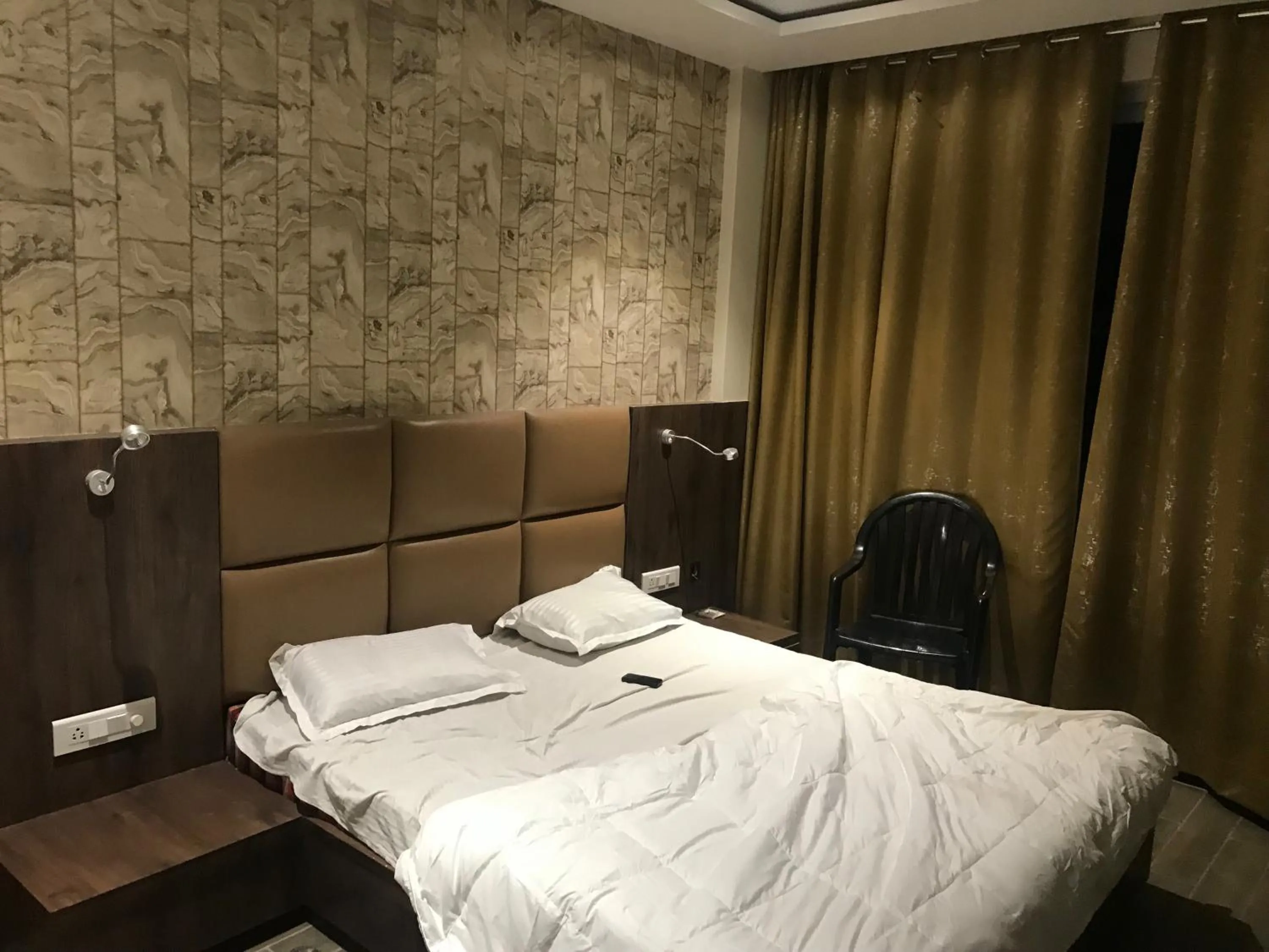 Bedroom, Bed in Hotel Manbhavan