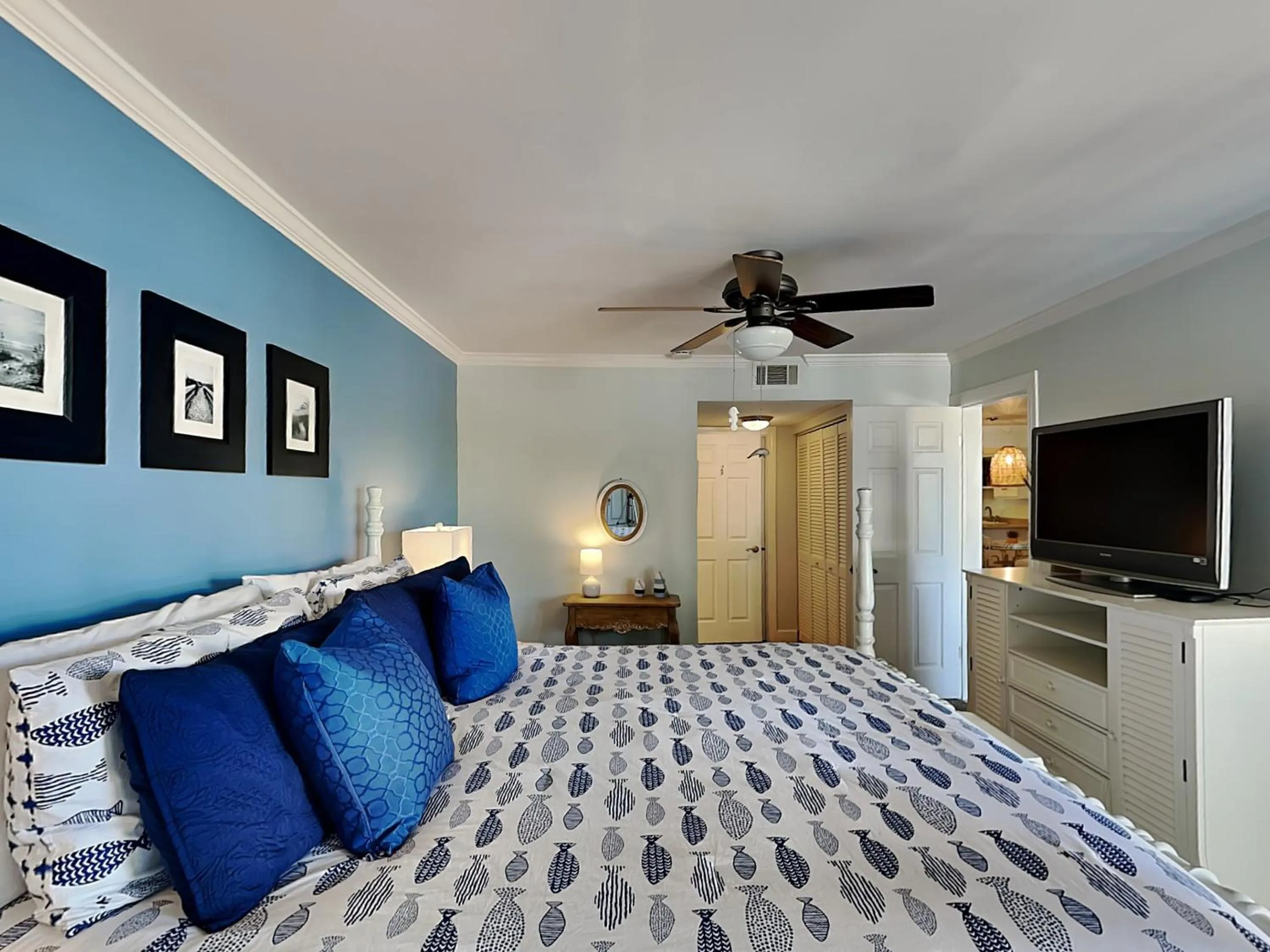 Bed in Hibiscus 201 D