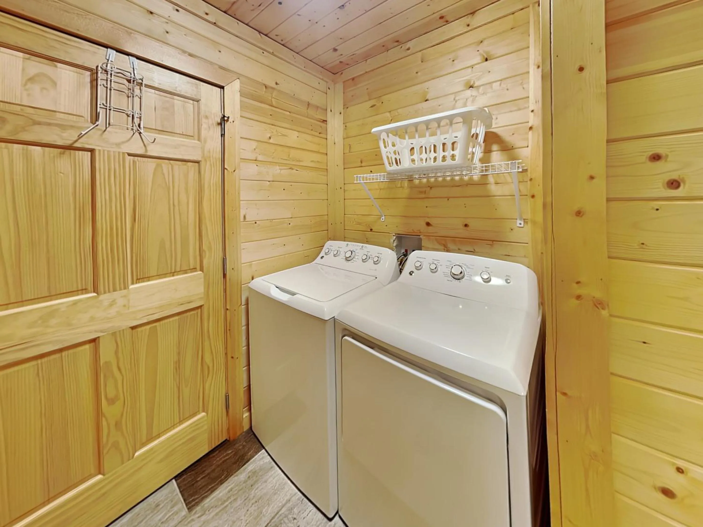 Property building in Emilys Hideaway