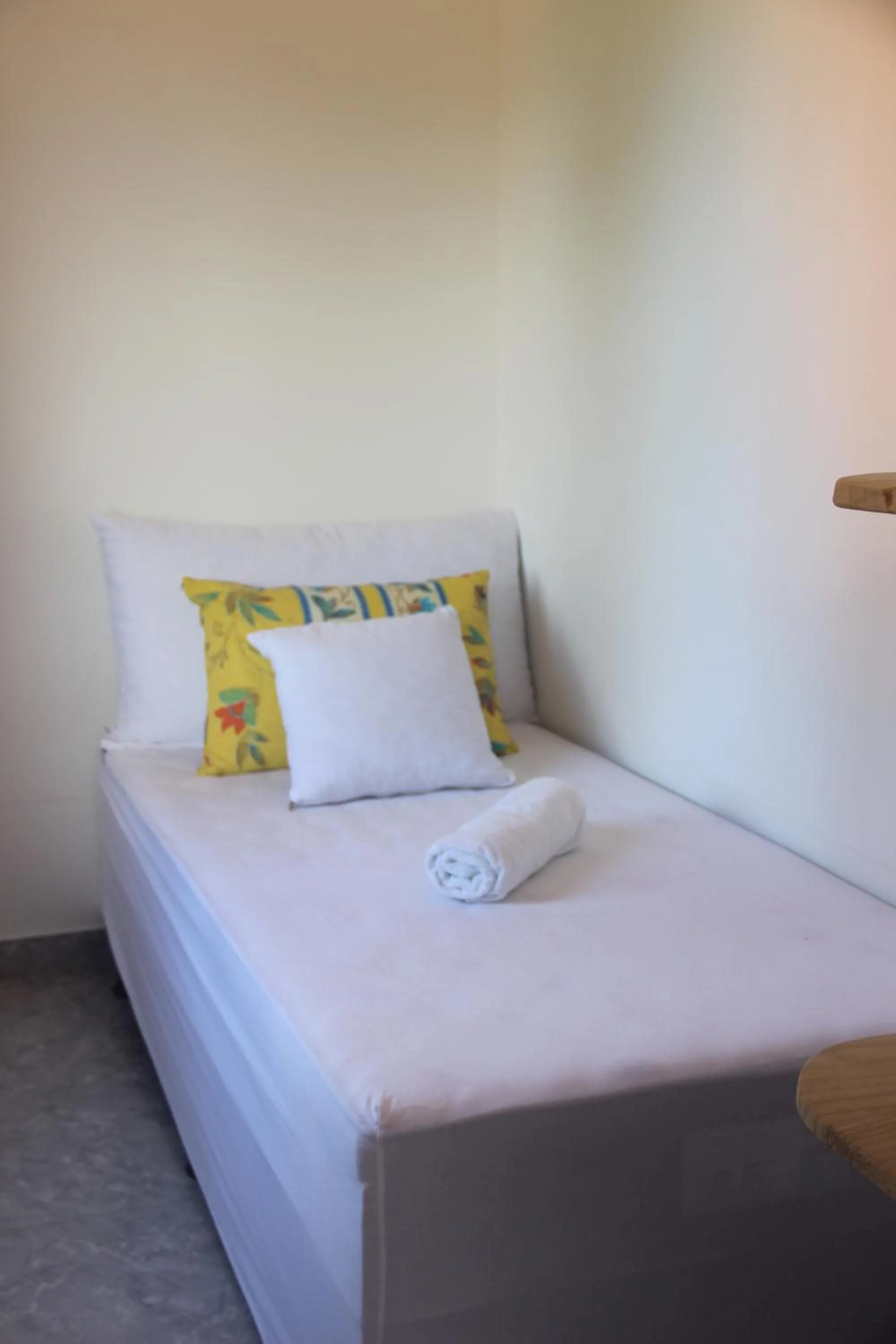 Bed in Flat's Portal do Sol-SMG