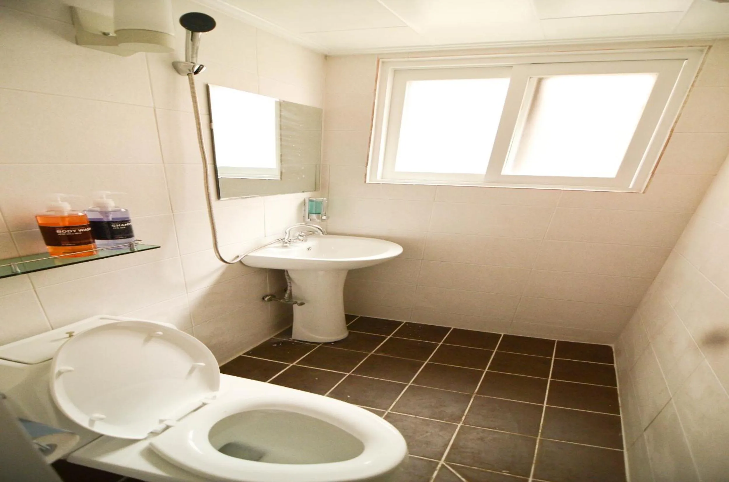 Shower in Korstay Guesthouse Seoul Station