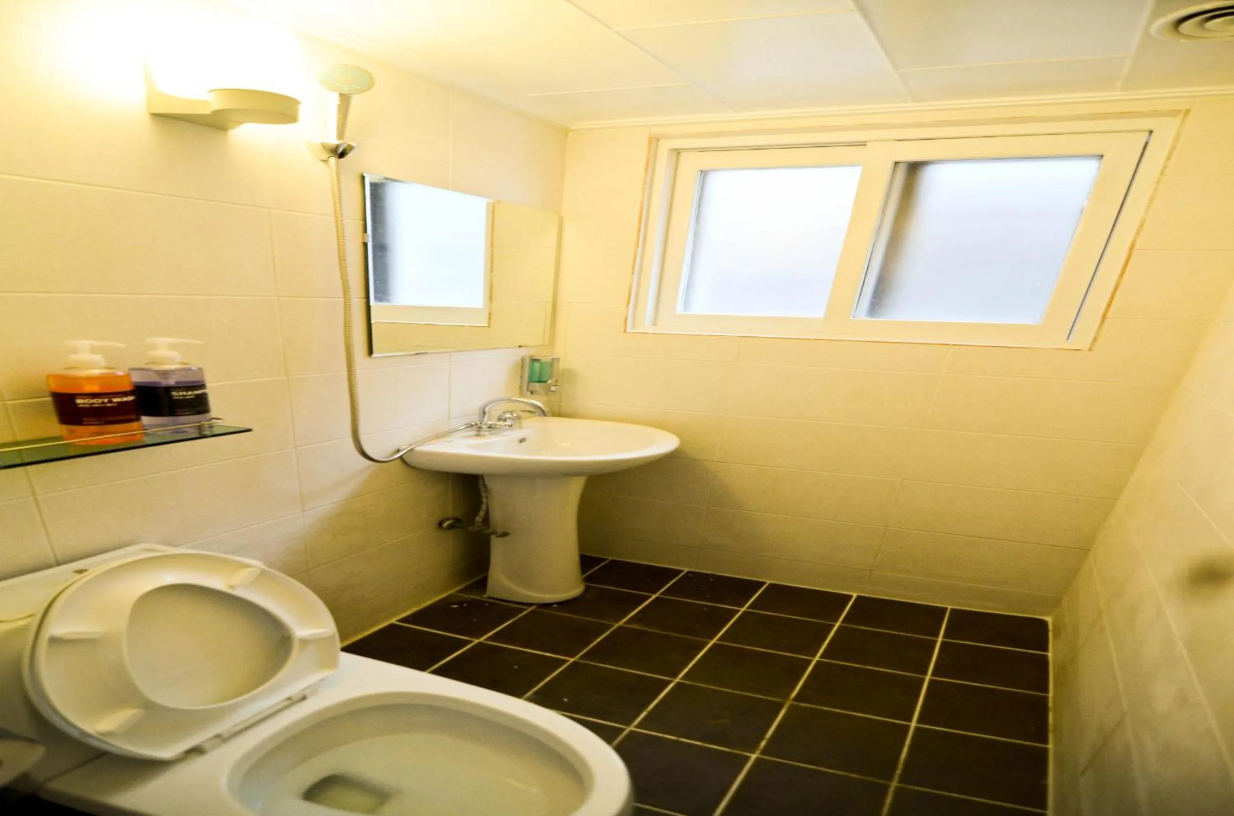 Shower in Korstay Guesthouse Seoul Station