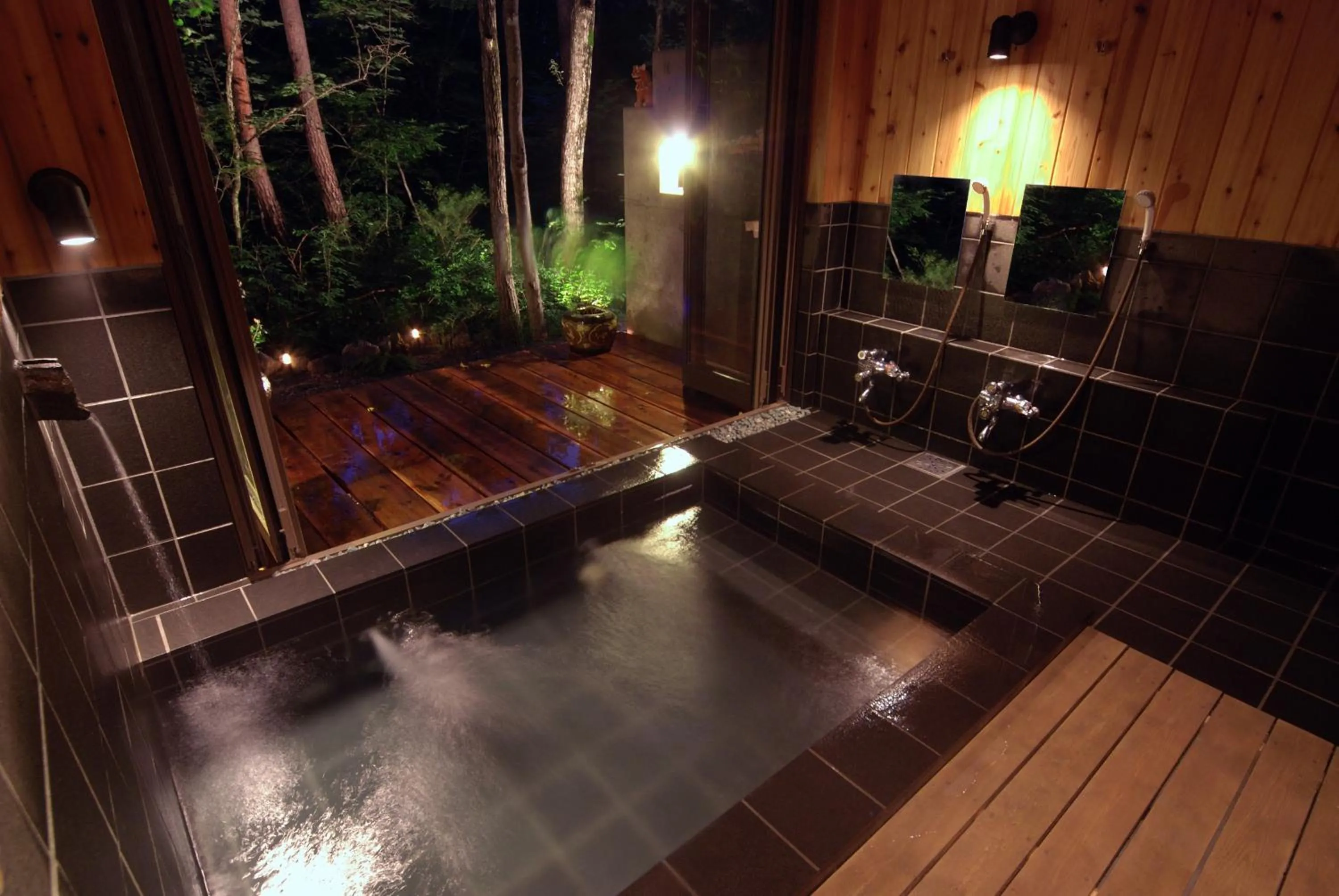 Public Bath in Pension Tomato