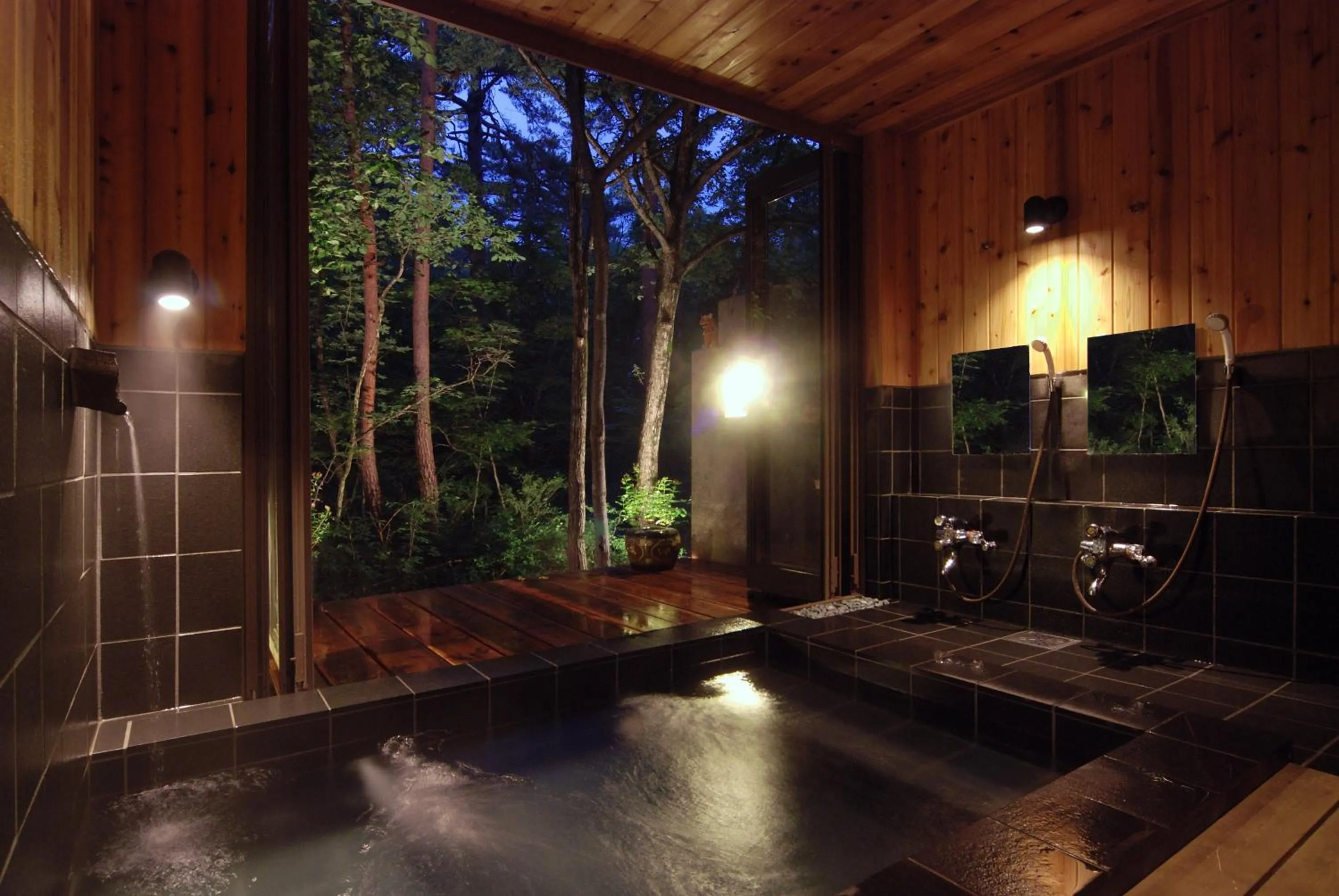 Public Bath in Pension Tomato