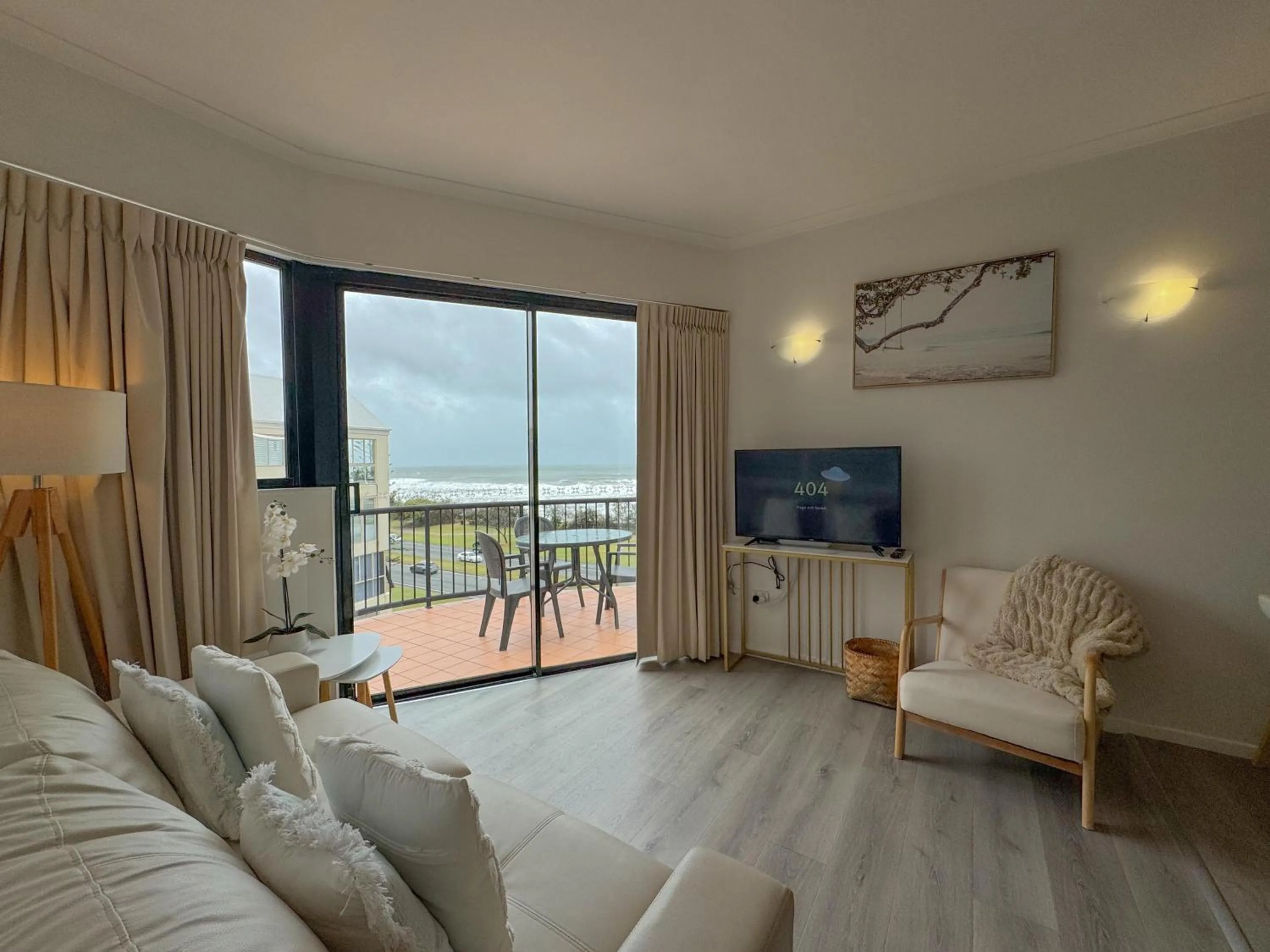 Ocean Views - Top floor