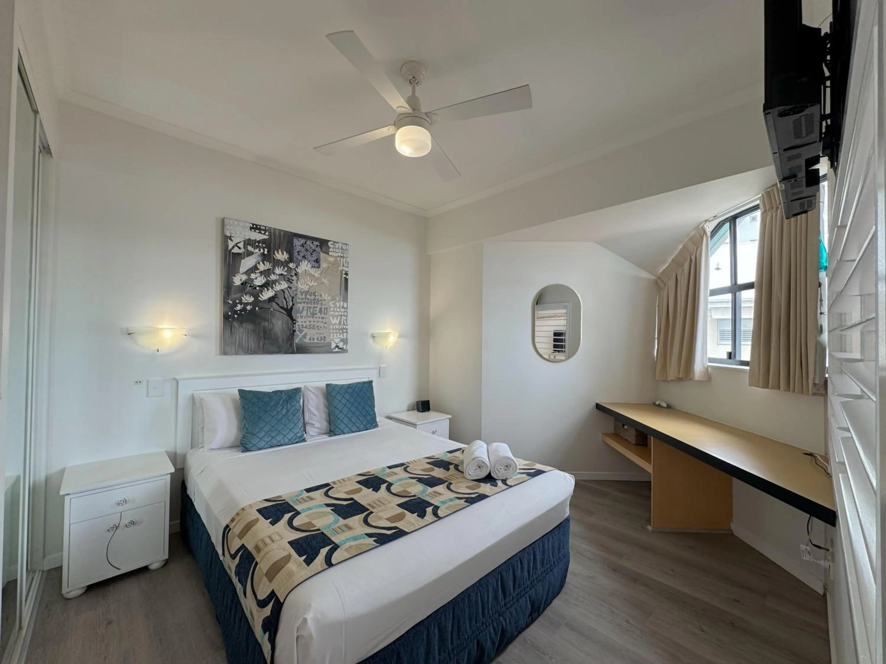 Bed in Ocean Views - Top floor