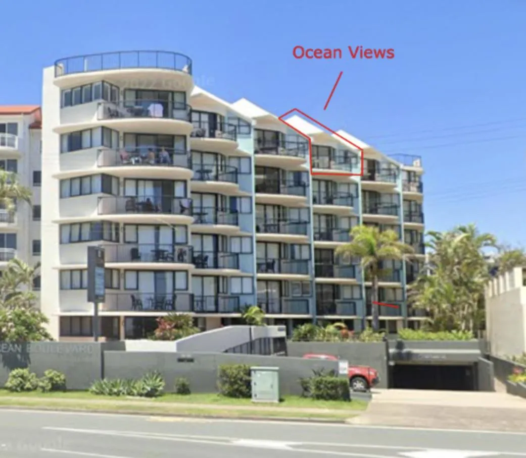 Property building in Ocean Views - Top floor