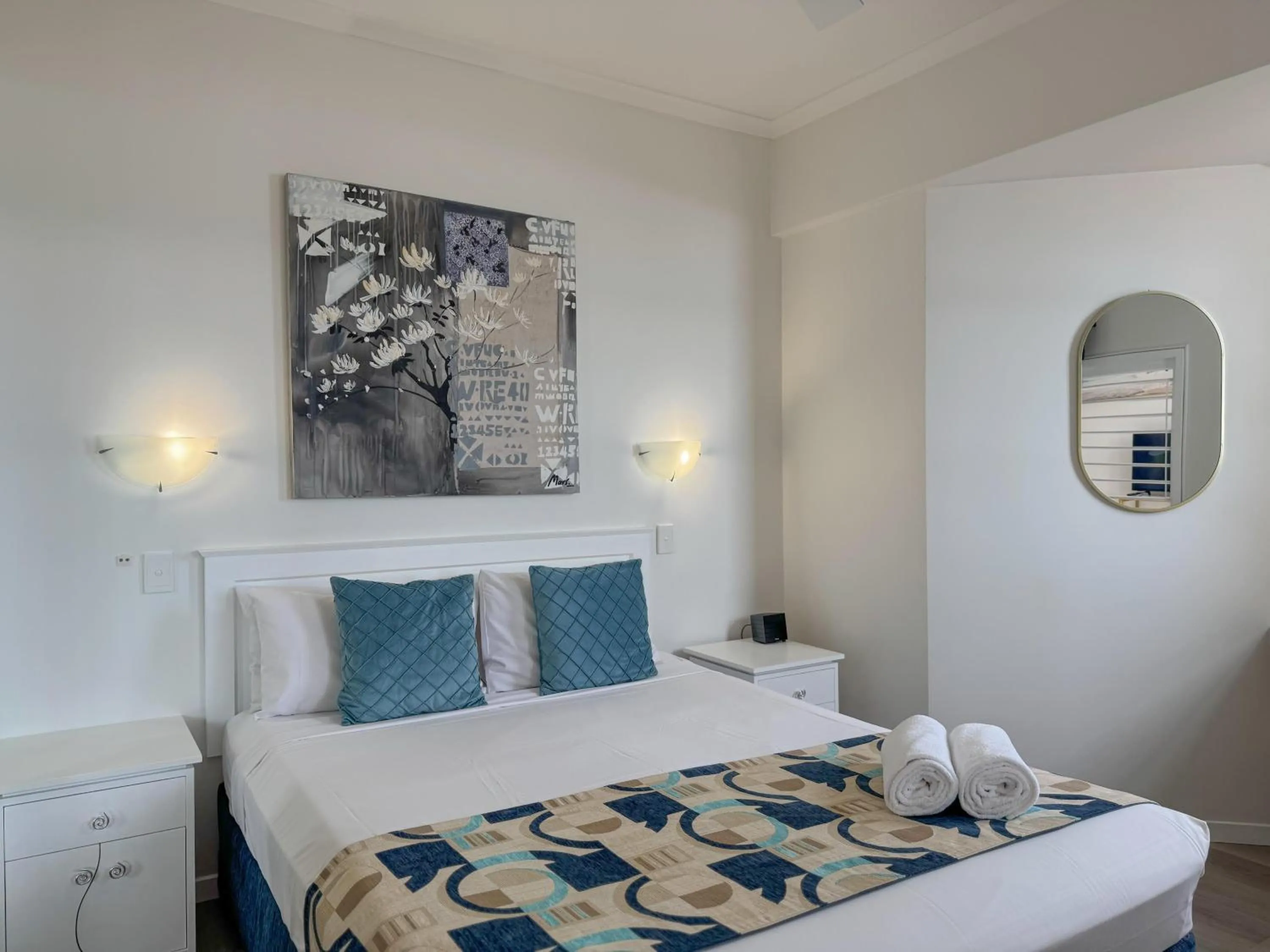 Bedroom, Bed in Ocean Views - Top floor