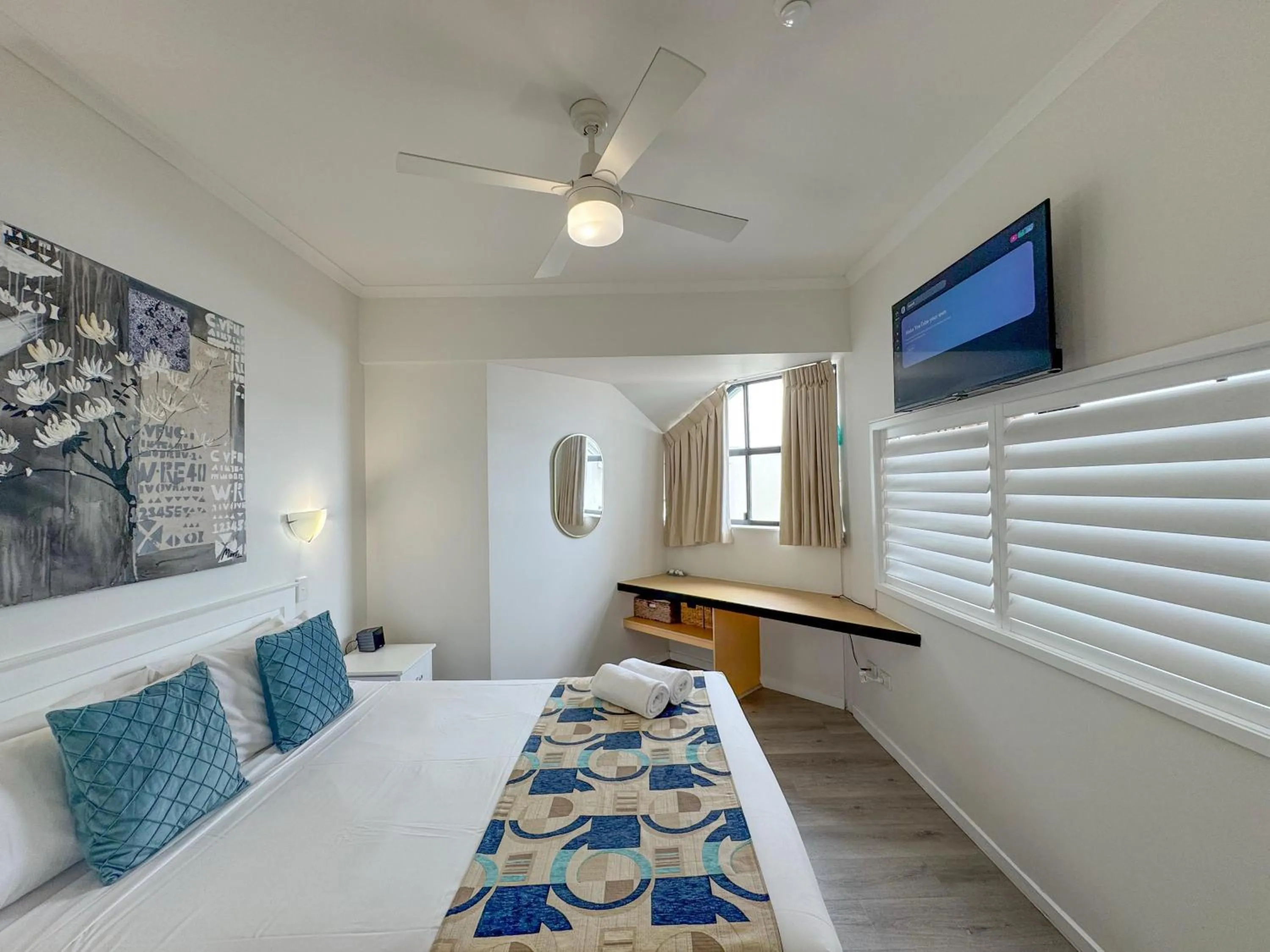 Bed in Ocean Views - Top floor