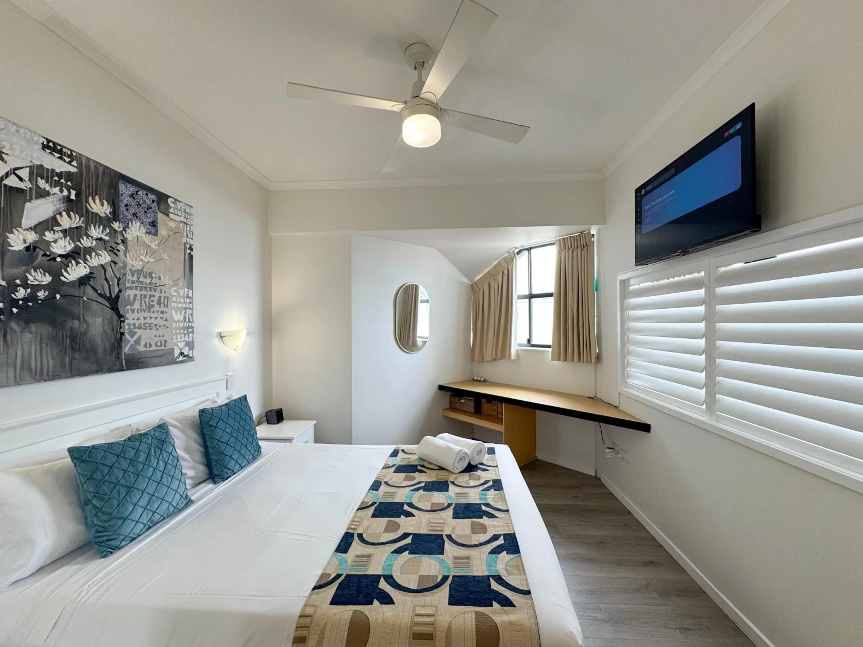 Bed in Ocean Views - Top floor
