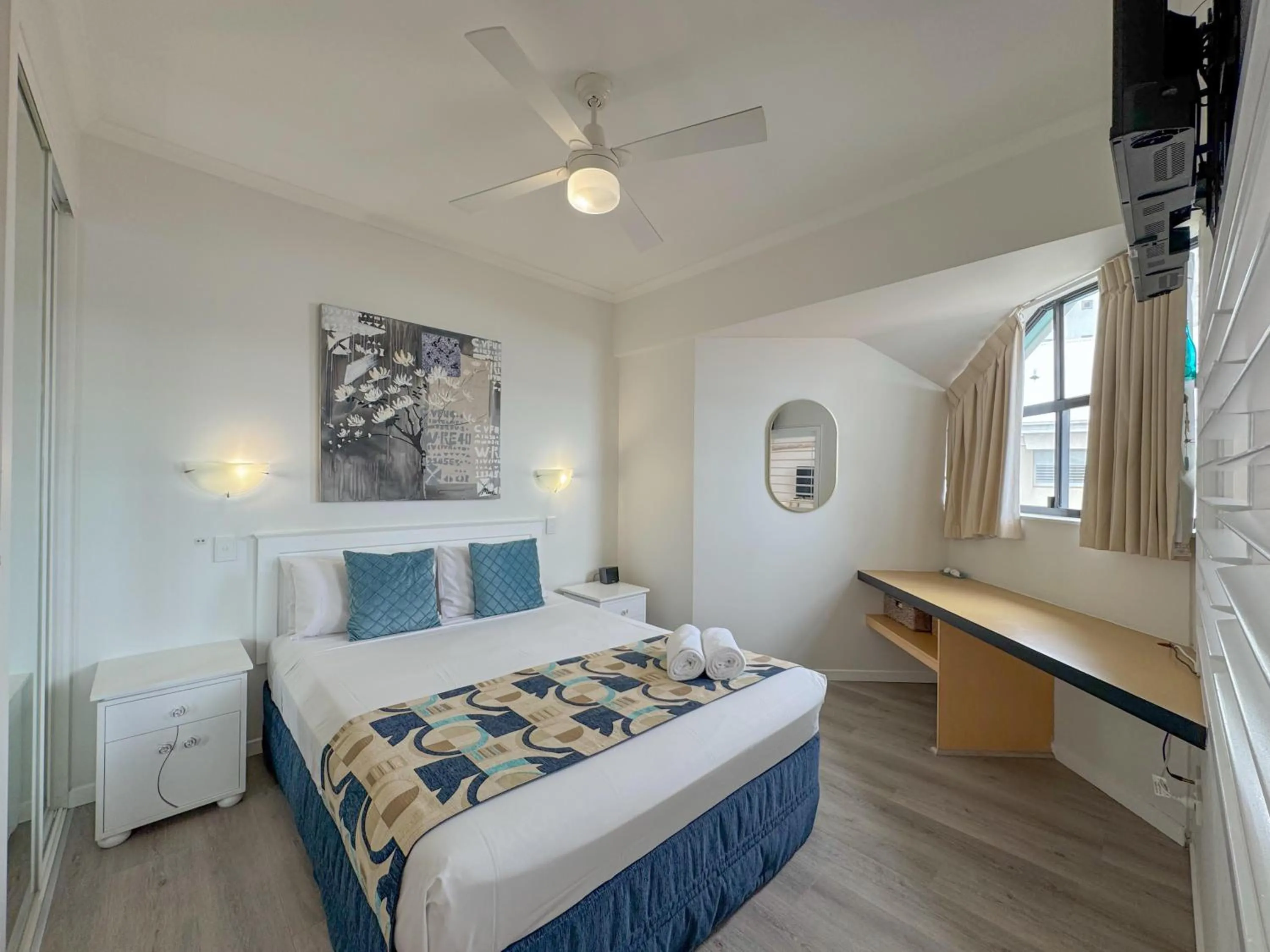 Bedroom, Bed in Ocean Views - Top floor