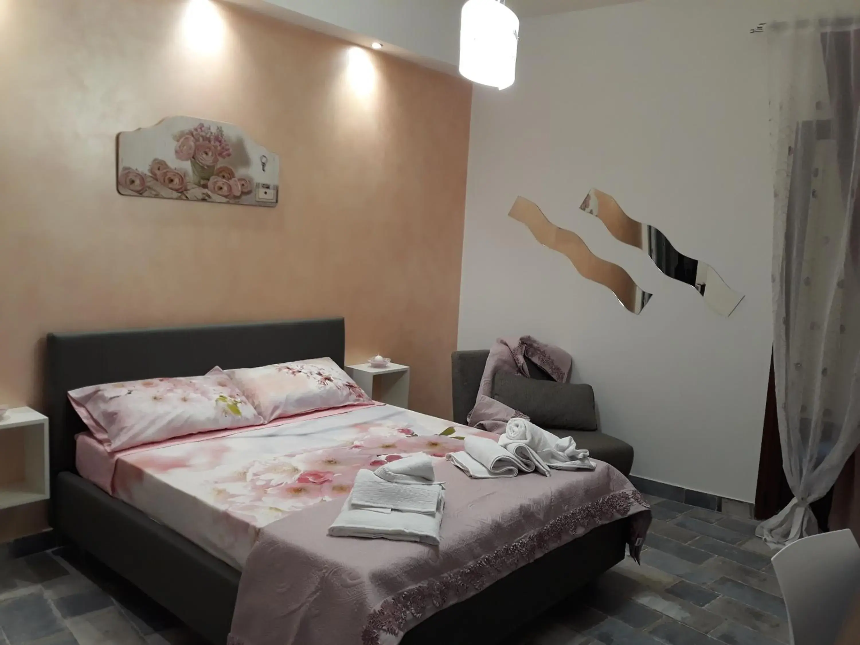 Large Double Room in la Villetta Large Double Room in la Villetta