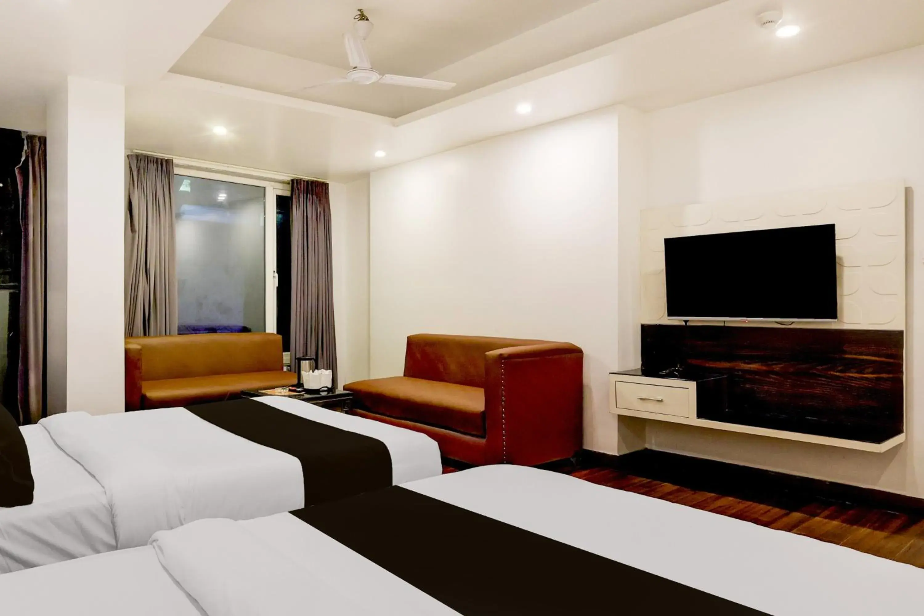 Bedroom, Bed in Super Townhouse Oak New Delhi Central Railway Junction Formerly Uppal International Bedroom, Bed in Super Townhouse Oak New Delhi Central Railway Junction Formerly Uppal International