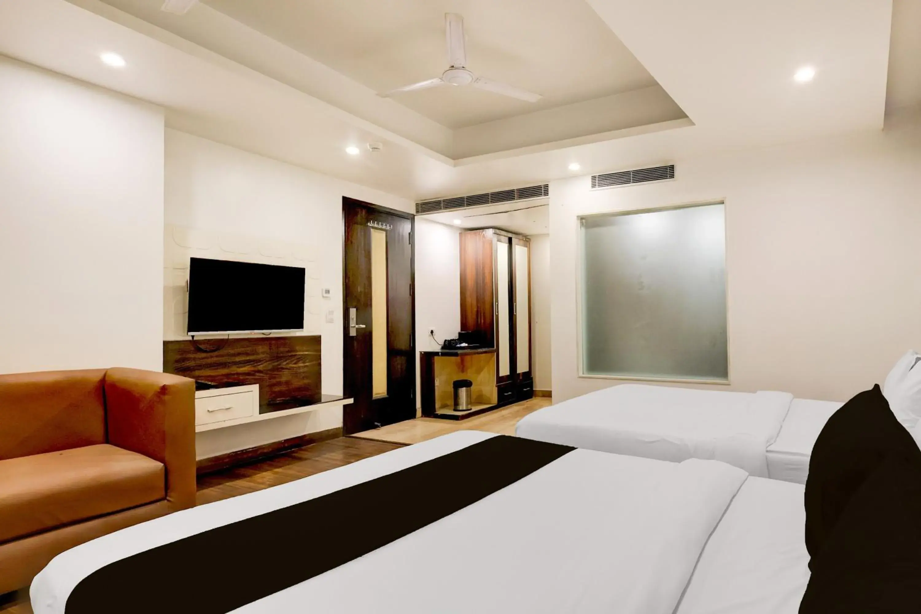 Bedroom, Bed in Super Townhouse Oak New Delhi Central Railway Junction Formerly Uppal International Bedroom, Bed in Super Townhouse Oak New Delhi Central Railway Junction Formerly Uppal International