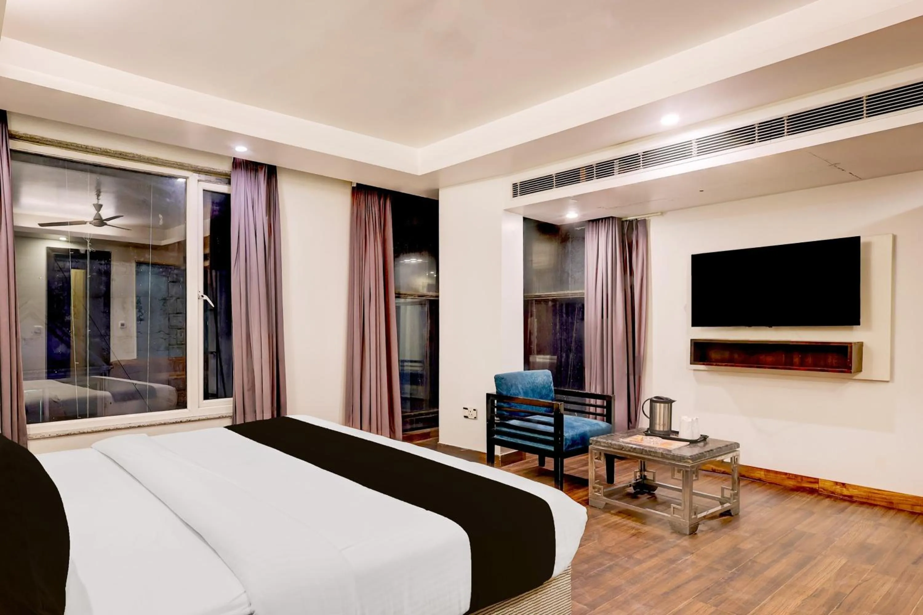 Bedroom, Bed in Super Townhouse Oak New Delhi Central Railway Junction Formerly Uppal International
