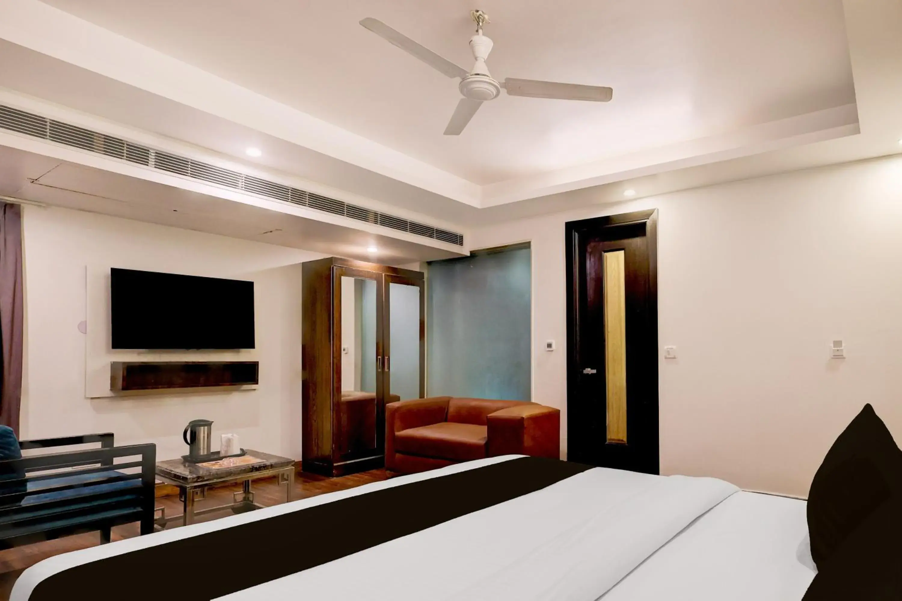 Bedroom, Bed in Super Townhouse Oak New Delhi Central Railway Junction Formerly Uppal International Bedroom, Bed in Super Townhouse Oak New Delhi Central Railway Junction Formerly Uppal International