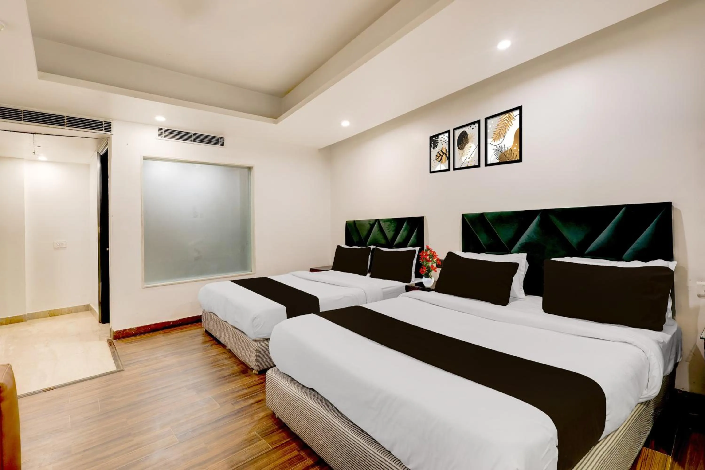 Bedroom, Bed in Super Townhouse Oak New Delhi Central Railway Junction Formerly Uppal International