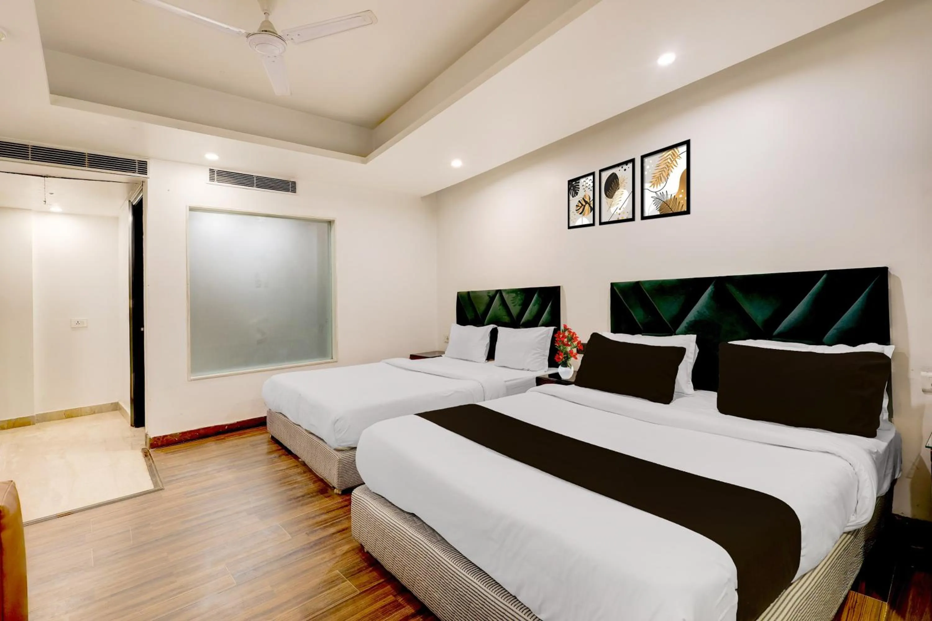 Bedroom, Bed in Super Townhouse Oak New Delhi Central Railway Junction Formerly Uppal International