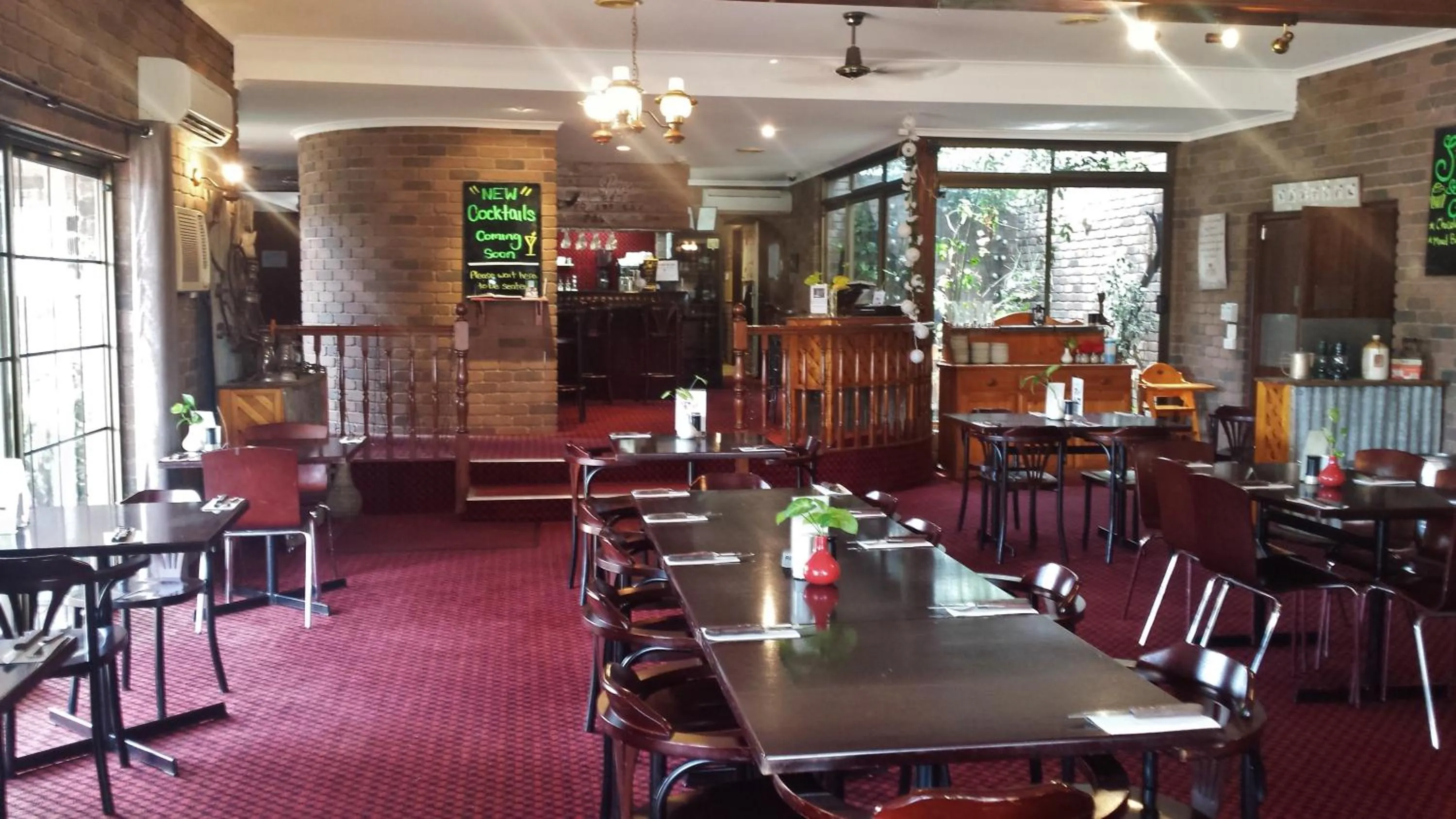 Restaurant/places to eat in Cattleman's Rest Motor Inn