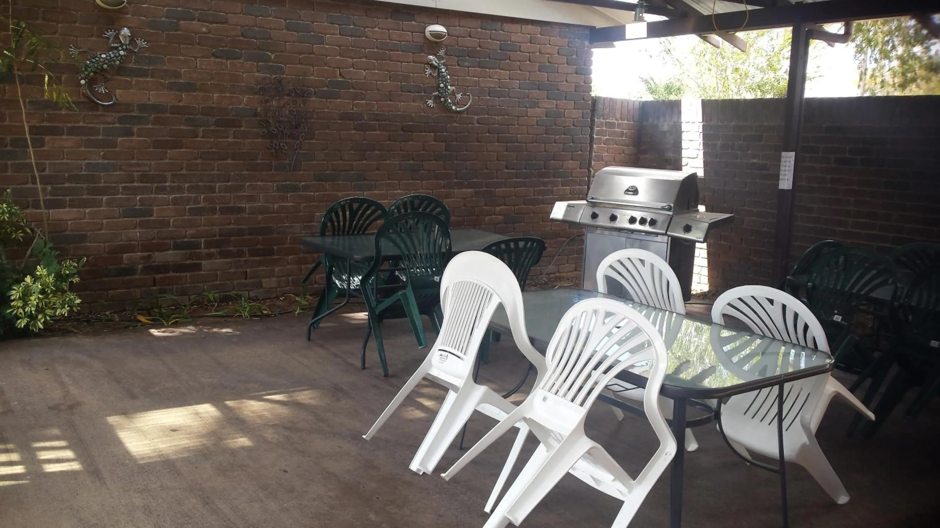 BBQ facilities in Cattleman's Rest Motor Inn